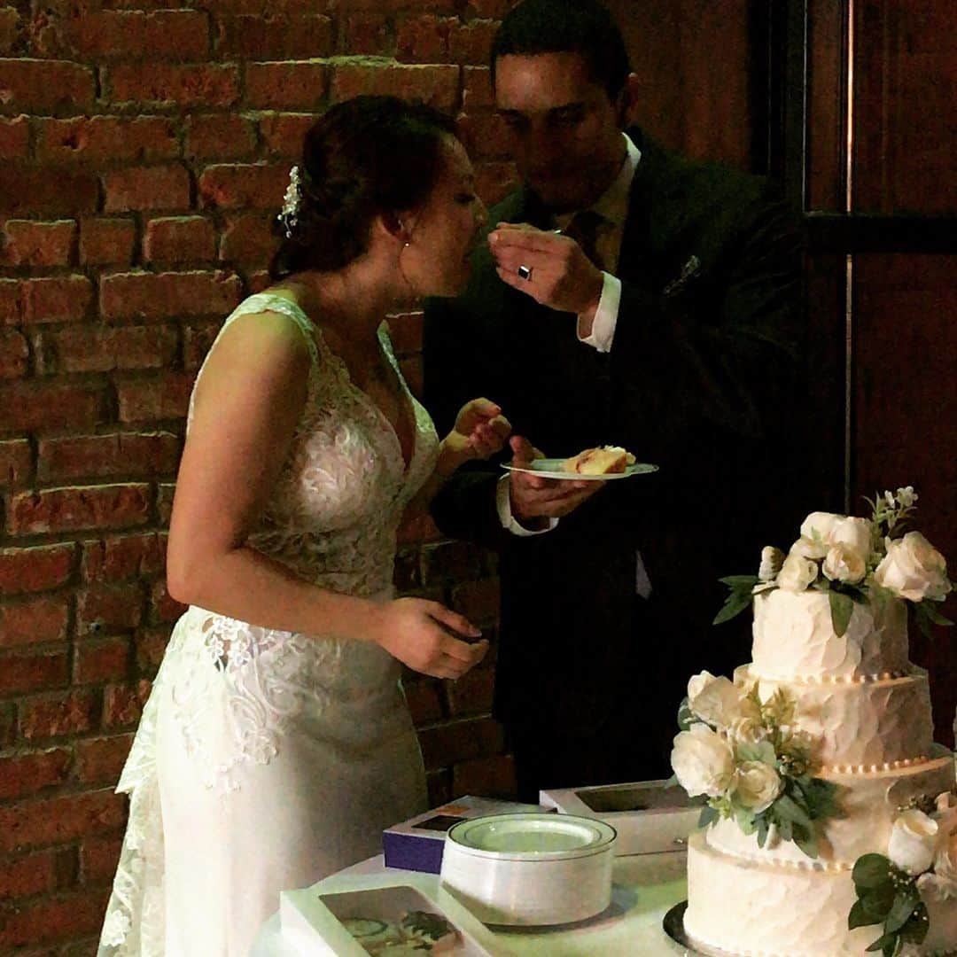 Rozinaさんのインスタグラム写真 - (RozinaInstagram)「Congratulations Annie and Yavin!!! 🥰🥰🥰🥰🥰 #wedding #jumpthebroom」2月23日 14時42分 - rozinataguchi