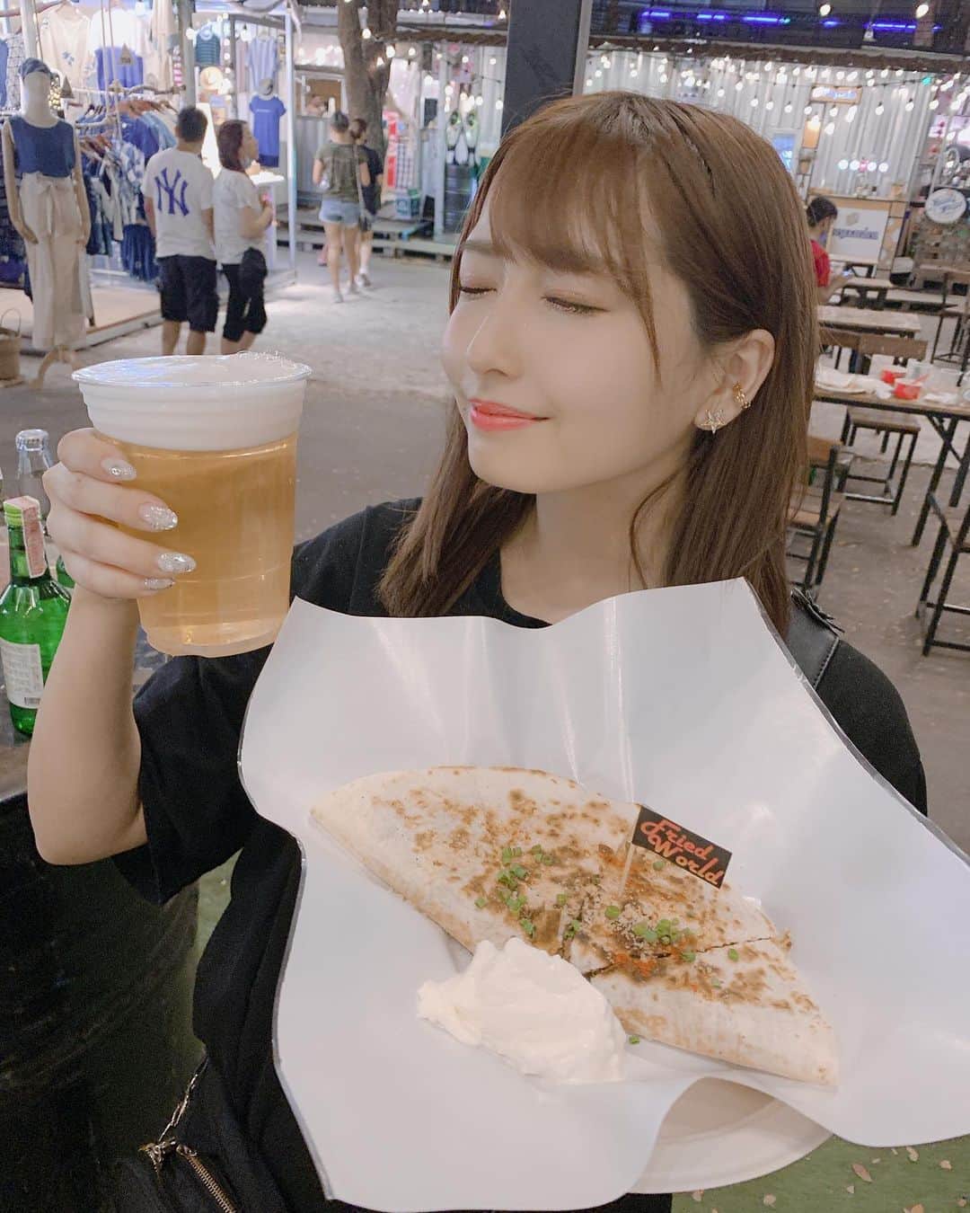 太田里織菜のインスタグラム：「. . 里織菜も大人になったな〜って最近ファンの方とお話しすること多くなった\( *´•ω•`*)/ . 14歳くらいの時から知ってる人は特に感じるだろうね♡ . #らぶどる」