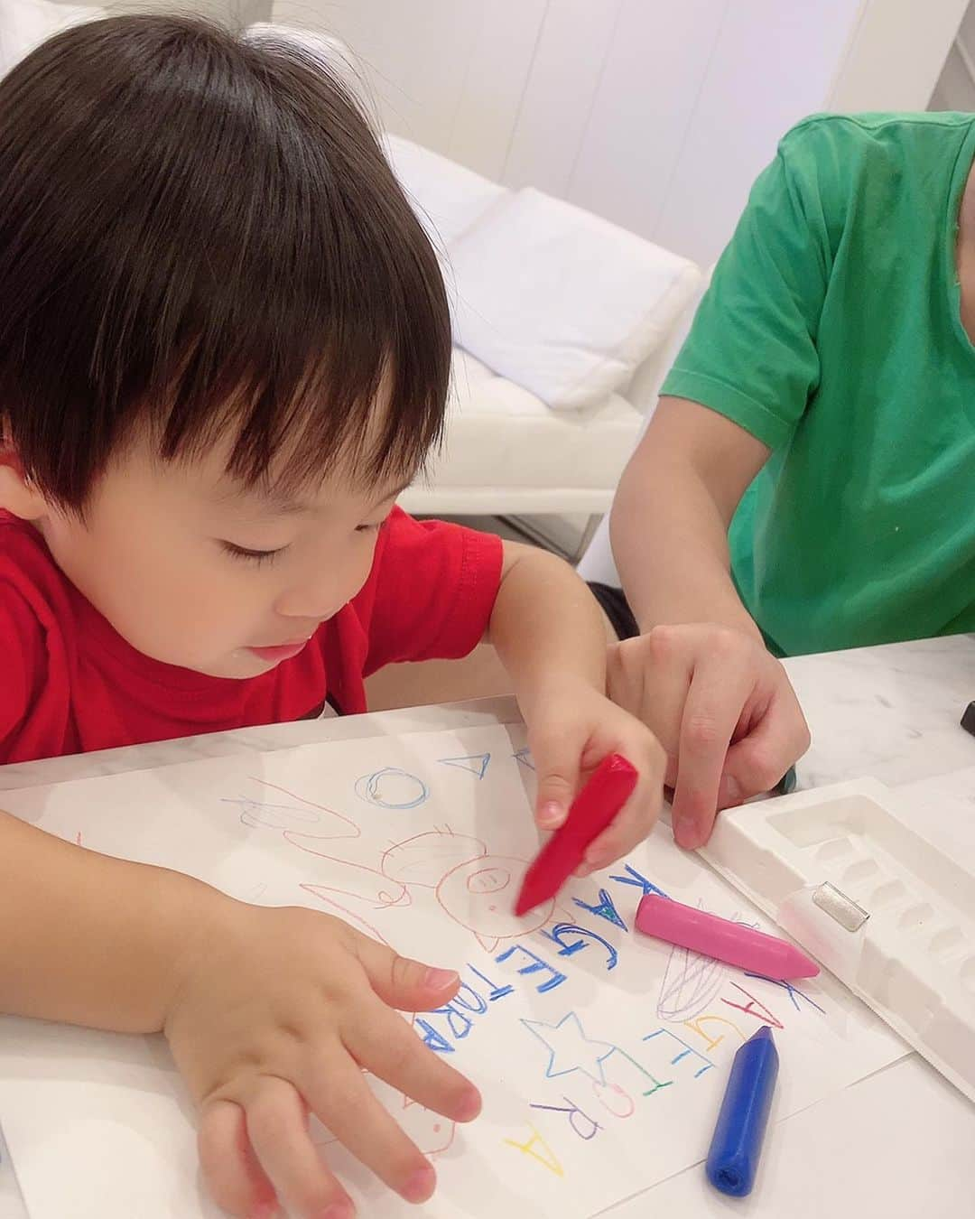 川崎希さんのインスタグラム写真 - (川崎希Instagram)「お絵描き🥰🥰🥰 #drawing  #babyboy」2月23日 15時01分 - kawasakinozomi