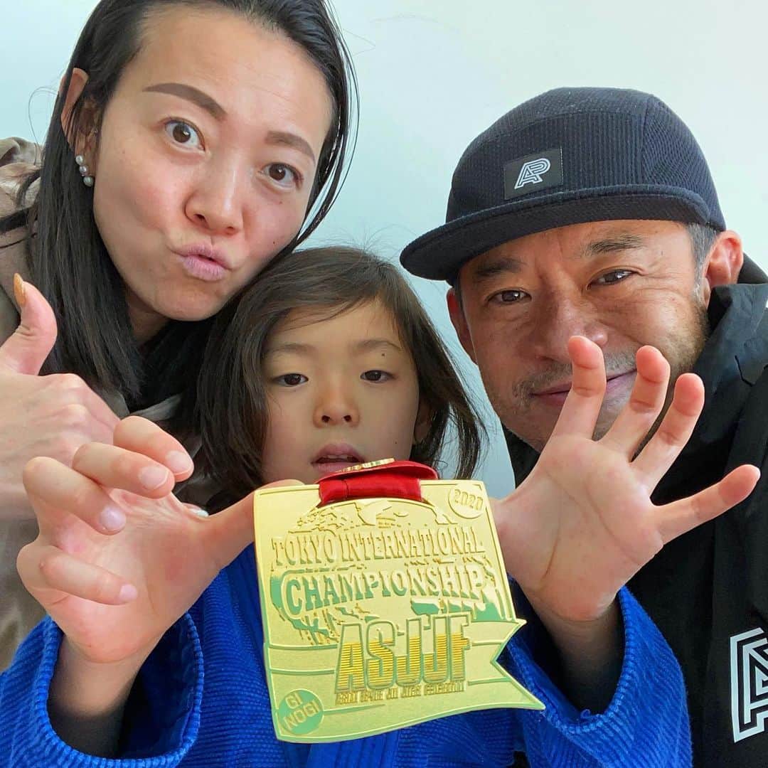 青木大輔のインスタグラム：「My boy got THE CHAMPION⚡️⚡️ As his second match, Final was a long game, but he's never gave up!! I'm proud of you son!! Congrats‼️ Thanks for coaching @thomascdbjj , @thomyyanojj , @haisamcdbjj ,  @carpediembjj_jiyugaoka  and @carpediembjj_official 🙏🏽」