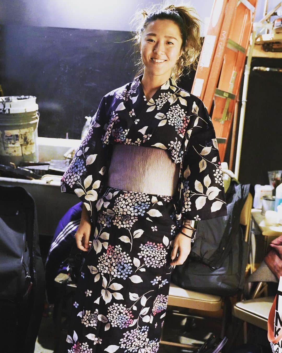 大儀見優季のインスタグラム：「Just a girl from Japan, hanging in green room in traditional Yukata 🇯🇵👘 . .  #yukata #kyokomachi #traditional . . 📸 : @annakane18」