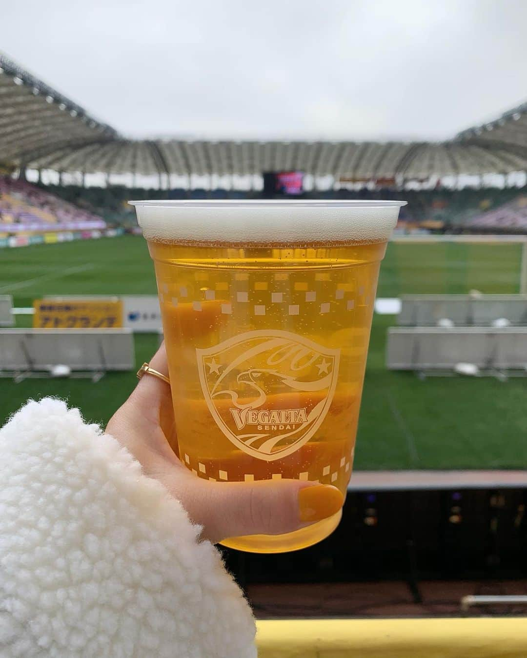 峰麻美さんのインスタグラム写真 - (峰麻美Instagram)「2020リーグ開幕戦 vs名古屋グランパス⚽️ #soccer #football #jleague #j1 #vegalta #サッカー #jリーグ #ベガルタ仙台 #サッカー好き女子 #ベガサポ #beer #ilovebeer #beerstagram #ビール #ビール党 #ビール部 #ビアスタグラム #ビール女子 #ビール好き女子 #ビールクズ #クズ活」2月23日 15時41分 - asaaaaami.0702