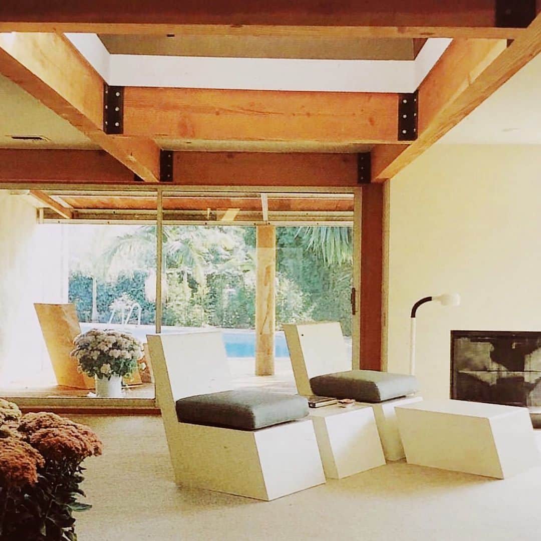 Meganさんのインスタグラム写真 - (MeganInstagram)「A home in the Cheviot Hills designed by Frank Gehry ⚡️ via 〰 @beau_traps #frankgehry #architecture」2月23日 15時53分 - zanzan_domus