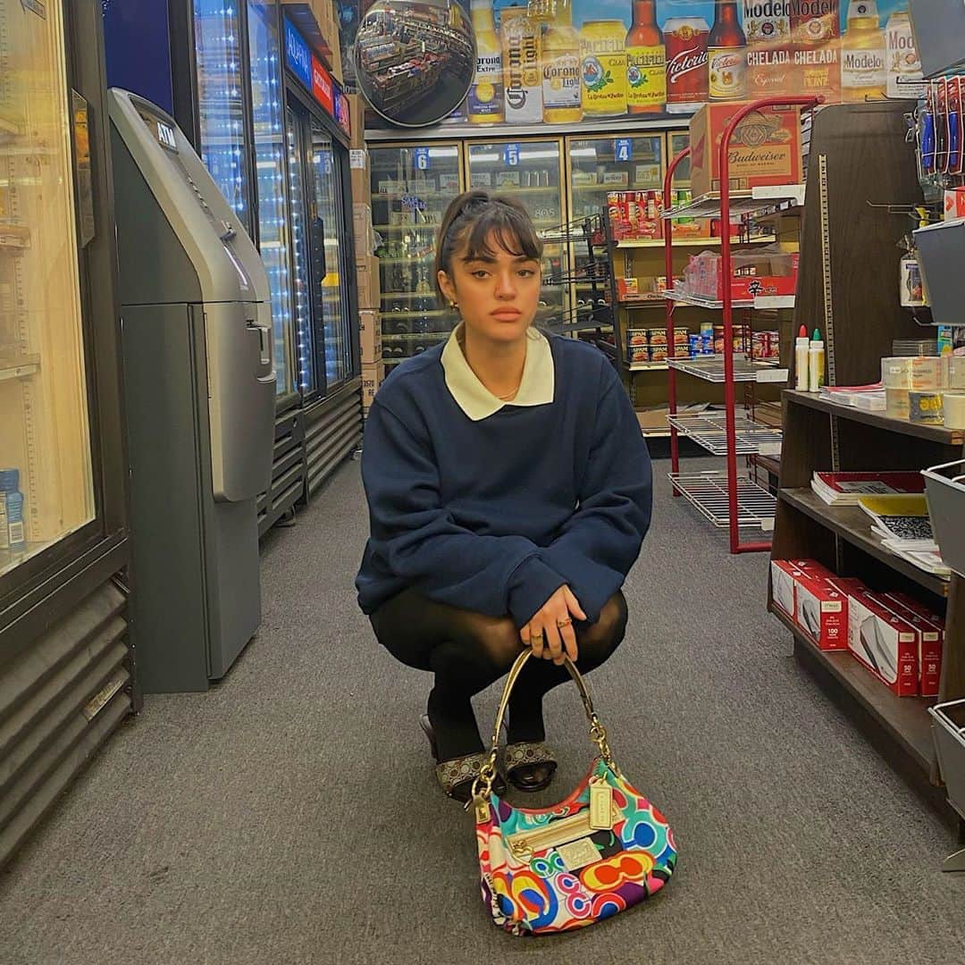 ルナ・ブライズ・ボイドのインスタグラム：「BASIC INSTA PIC LOOKING SO SAD BUT IM NOT」