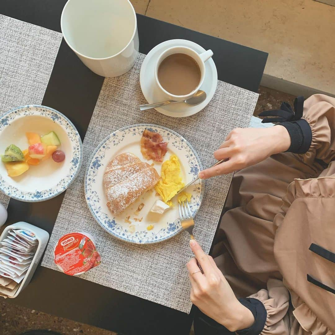 小林亜実さんのインスタグラム写真 - (小林亜実Instagram)「🍳🥓🥐☕️🍎」2月23日 16時12分 - koami112