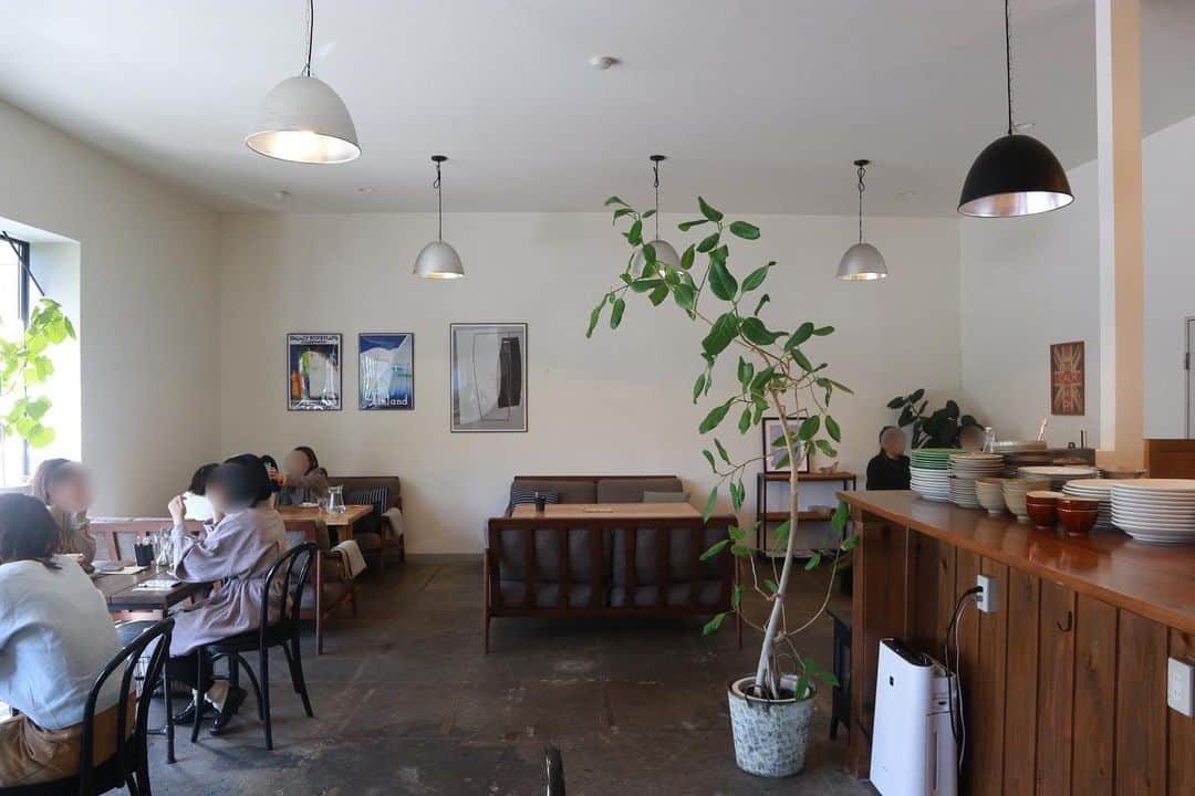 石井輝明さんのインスタグラム写真 - (石井輝明Instagram)「徳島。 アテンドしてくれた社員さんのおかげで、徳島で合間にカフェ行けました。 ありがたい。  #cafeorlando #cafe #coffee #カフェ #徳島カフェ #カフェ芸人 #じゃらんさんでの連載第2回が公開されました #ストーリーズにのせてます #何卒よろしくお願いします #ストーリーズってストーリーズでいいんよね #ストーリーって最初聞いてましたけど #最初からストーリーズやったんかな #一回しかのせたことない人はストーリーなんかな #どうなんやろうなぁ」2月23日 16時24分 - comandanteishii