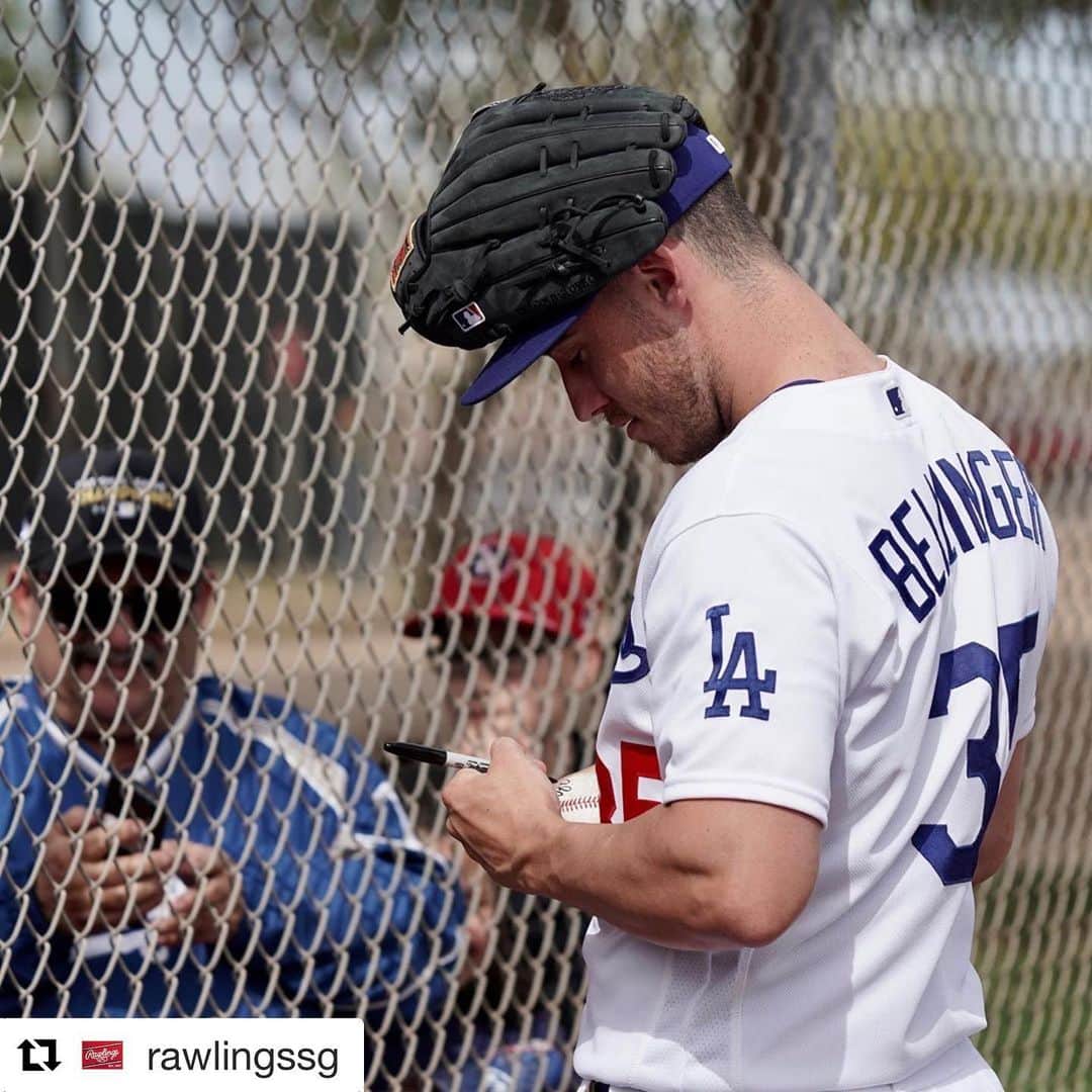 Rawlings Japanさんのインスタグラム写真 - (Rawlings JapanInstagram)「#Repost @rawlingssg with @get_repost ・・・ Who’s autograph would you want to get at Spring Training? #TeamRawlings #SpringTraining2020 #TheMarkOfExcellence @cody_bellinger @rawlings_japan_llc」2月23日 17時03分 - rawlings_japan_llc
