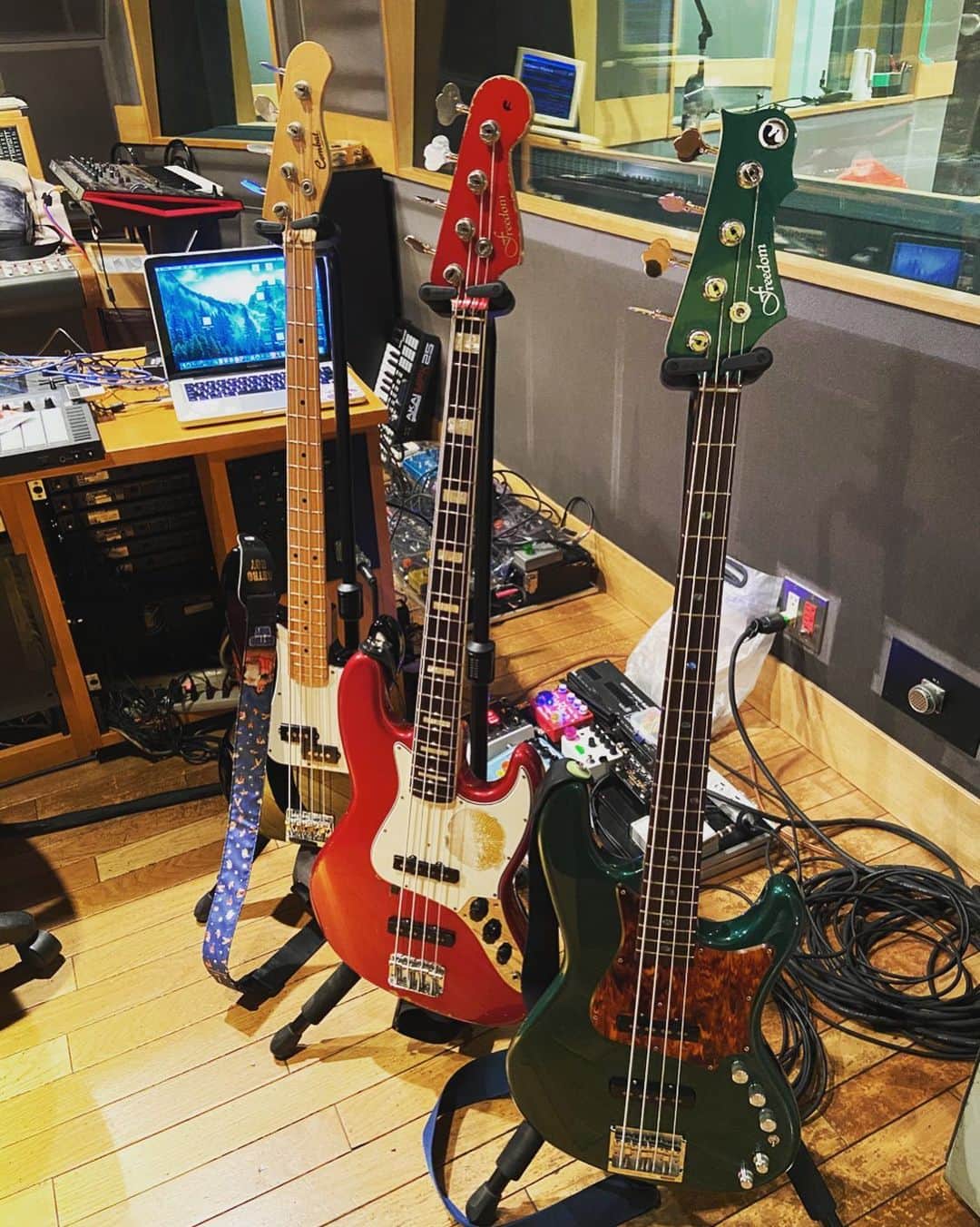 長島涼平のインスタグラム：「何歳になってもレコーディングはワクワクするねぇ  #thetelephones #fcgr #べんべん」