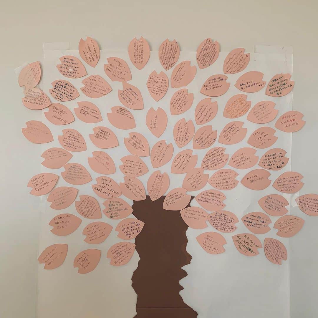 大友花恋さんのインスタグラム写真 - (大友花恋Instagram)「「僕だけが17歳の世界で」のマイナビティーン試写イベント、ありがとうございました。 JKの皆さんが、24歳に向けて書いたメッセージ。 綺麗な桜の木になりました☺️」2月23日 17時41分 - karen_otomo