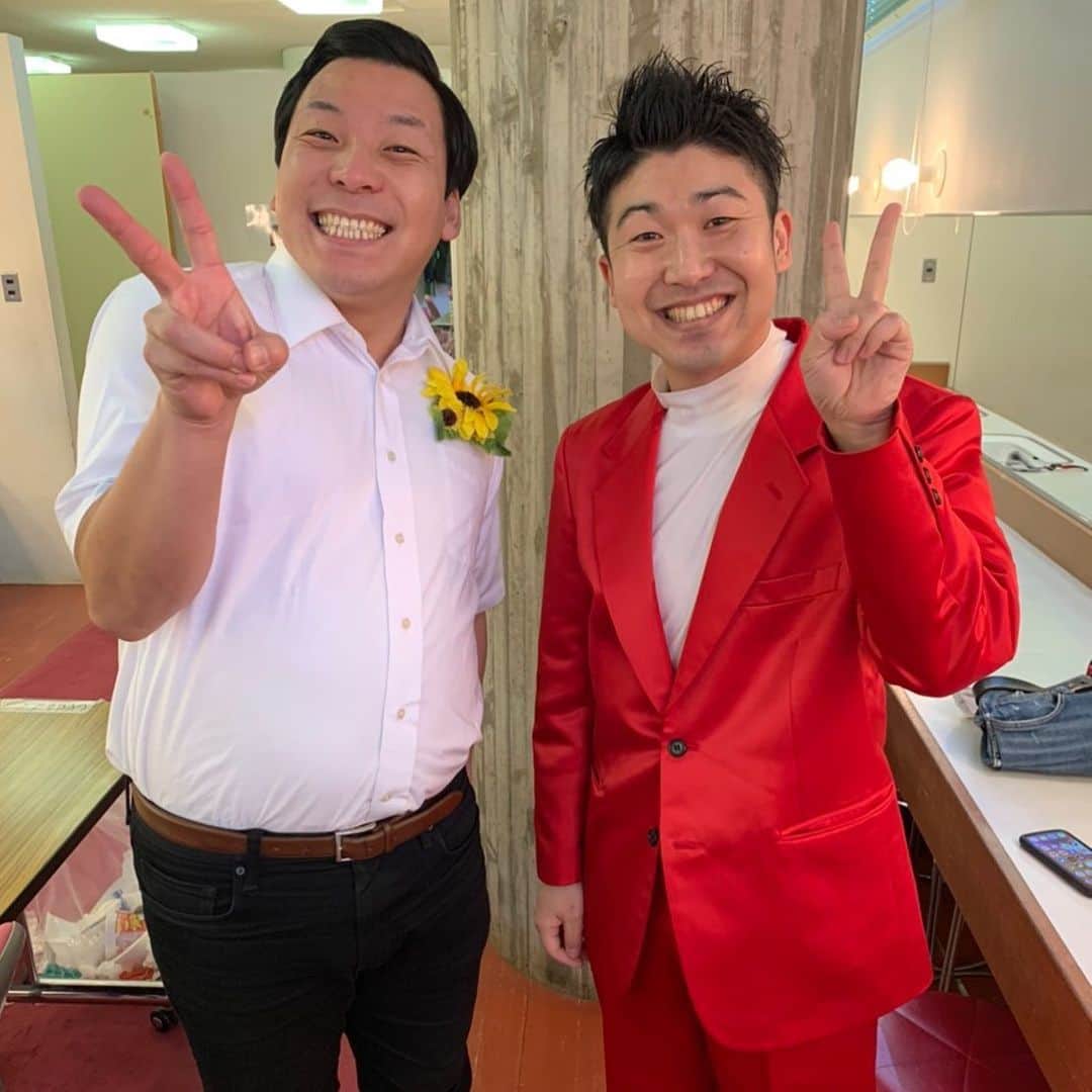 レイチェルのインスタグラム：「本日、徳島で、  新しい同期の友達が出来ましたよ！  こりゃ、早く飲み行きたいよね！  とぉ〜か言っちゃってぇーーー！！！！！ 😆😆😆😆💨💨💨💨🎶🎶🎶🎶✨✨✨✨✨ #インディアンス#田渕#新喜劇#レイチェル#同期#😁🤙✨」