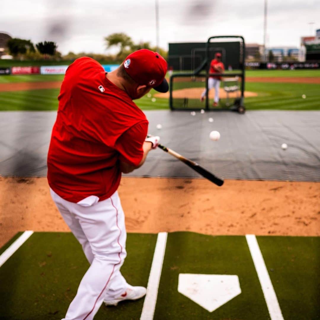 MLBさんのインスタグラム写真 - (MLBInstagram)「@miketrout’s swing is pure.」2月24日 3時33分 - mlb