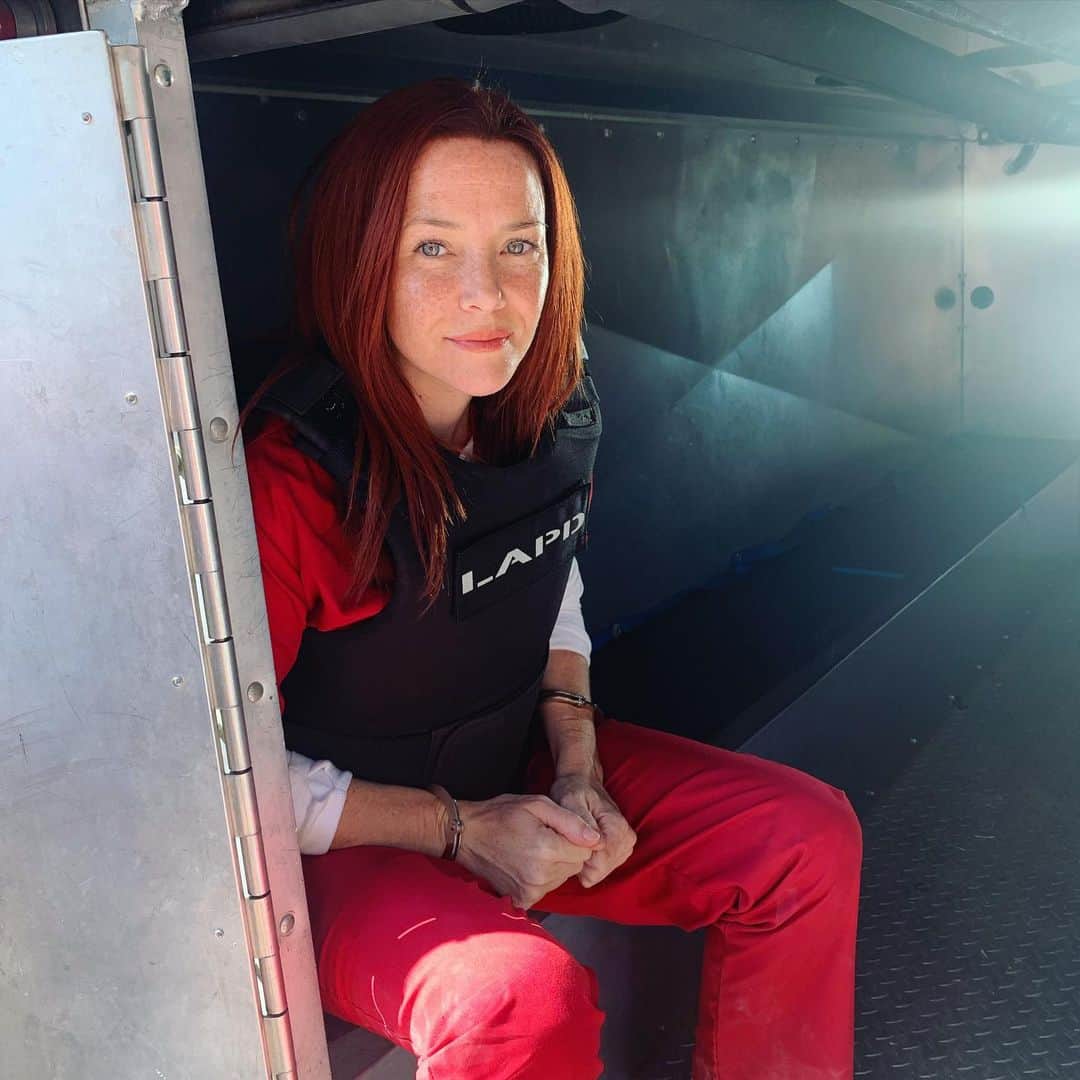 のインスタグラム：「This B is back tonight.  All new @therookieabc 10/9c. #TheRookie #RosalindDyer」