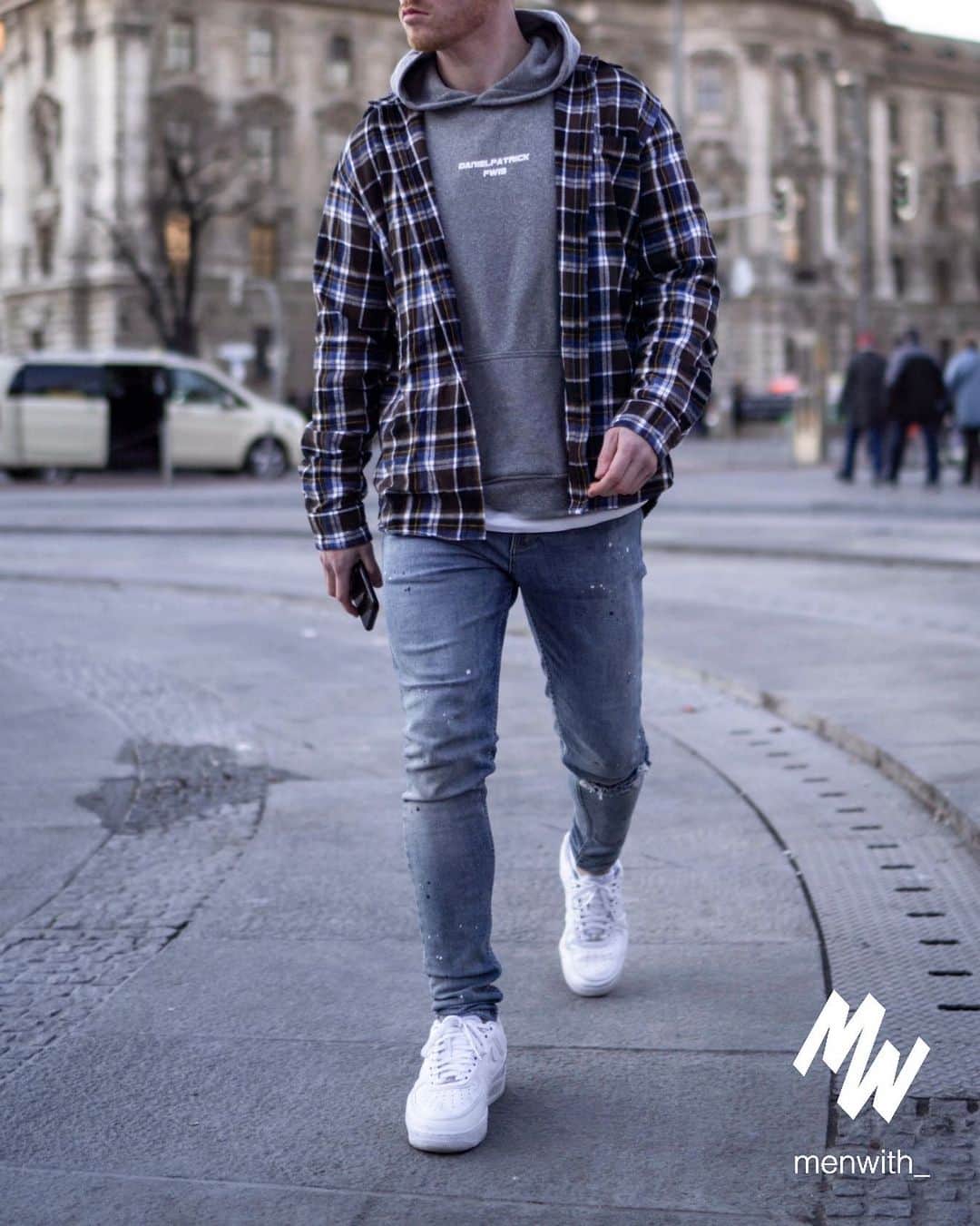 Men Withさんのインスタグラム写真 - (Men WithInstagram)「Really cool outfit worn by our dear friend @philippledl 👌🏽 #menwithstreetstyle」2月24日 3時53分 - menwithstreetstyle