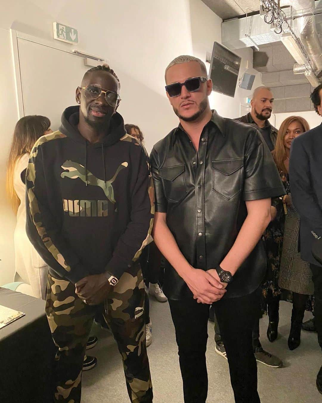 ママドゥ・サコーさんのインスタグラム写真 - (ママドゥ・サコーInstagram)「Super soirée mon pote 🔊👍🏿 @djsnake Félicitations d’avoir rempli @parisladefense_arena 🏟🚀#LesVraisReconnaissentLesVrais」2月24日 4時06分 - mamadousakho