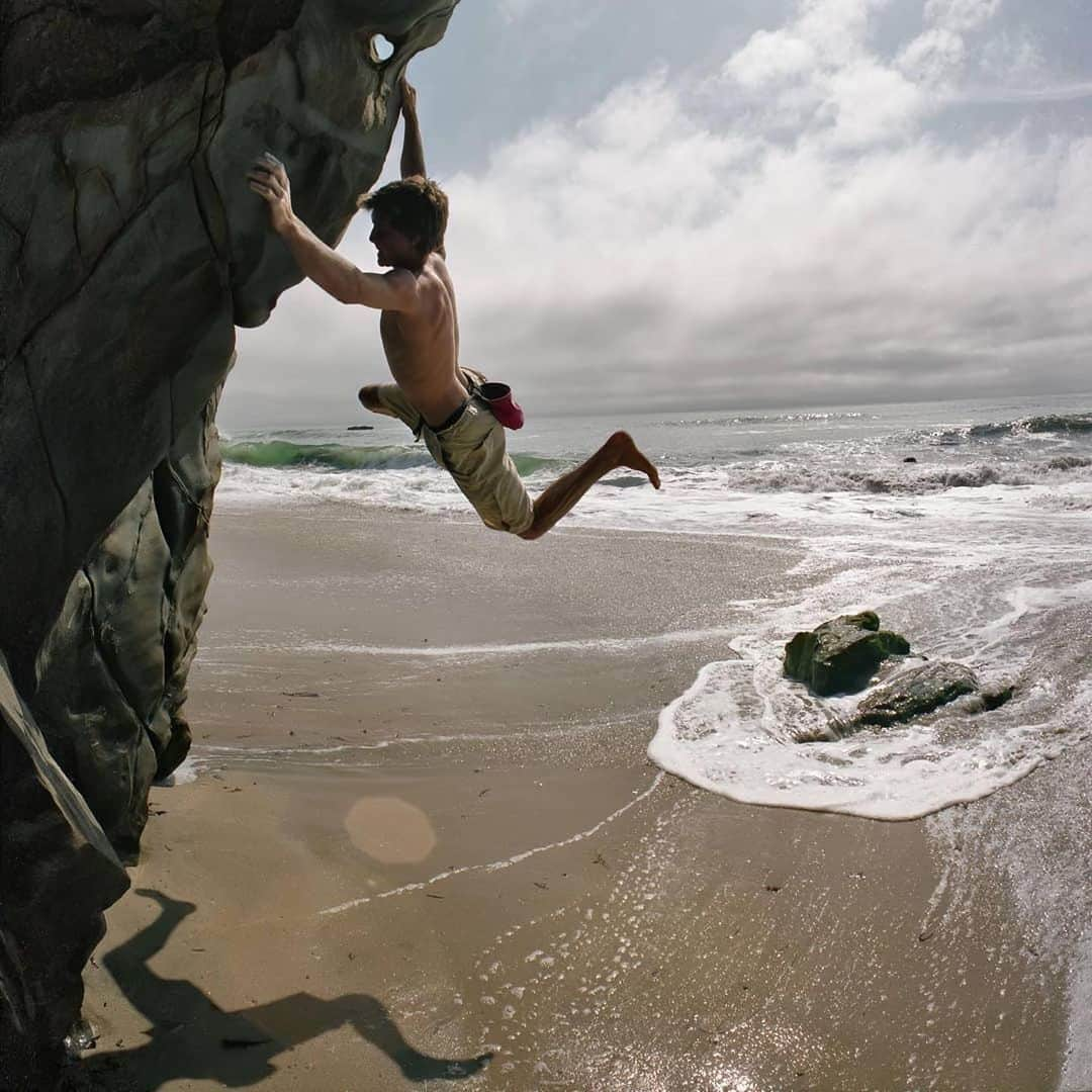 クリス・シャーマさんのインスタグラム写真 - (クリス・シャーマInstagram)「#Repost @pictures_of_fidelman ・・・ Panther Beach Santa Cruz CA 1998, Chris launched for the top before I had even thought about spotting him, it was a classic case of too much power and too little technique as he rotated off the holds and spun toward the turf.  POP!! The blood drained out of my face, Chris was on the ground grabbing his knee grimicing in pain, fuck. “Dean, I can’t walk, he was sitting upright rubbing his knee, we were in the Boulder’s behind Camp 4, do you want me to get S.A.R.? “No!!, please can you help me get back to the car? I carried him on my back though Camp to the car and drove to the Hospital I could feel what was going though his mind, 19 years old, the great American hope, just signed a new contract, and now. The Doctor at the Valley Clinic knew who Chris was, the Surgeon in Santa Cruz would soon find out, torn ACL and Meniscus, months of down time, and then who knows. I decided to hangout in Santa Cruz for a while after his surgery to see if I could help. I would carry him on my back again, this time to the beach where we spoke of life, the universe and everything in it, we took field trips to Museums in SF to educate ourselves about all things, Art. His recovery was rapid and within a few months Chris was moving vertically again, “I feel good, but I’m not there yet, still haven’t just” gone for it? “Yeah, I’m still thinking about that day, i want to thank you again for, I cut him off, thank me when you’re back. Hey do you have any more of those, pills? “Hahahahah, give me a ride to Panther Beach, I’ll trade you some, bring your camera” It was a perfect California day, the beach was empty, we bouldered barefoot and spoke of our plans for the future. I needed to get back to the Valley and he was going to a trade show in Europe, the tide was coming in, almost time to more on I thought. Chris decided to try one more boulder problem before we left, it was an simple climb (if you use ALL of the holds) that began in a dark cave. Sharma grabbed the starting holds and began to rhythmically rock back and forth, his eyes focused on the top, i drew the camera to my eye and focused on the future, a wave crashed into my feet, he launched, aaaahh」2月24日 4時30分 - chris_sharma