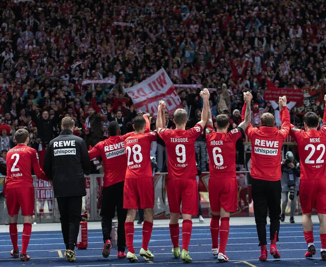 シモン・テローデのインスタグラム：「Alaaf 🖐🎉#effzeh」