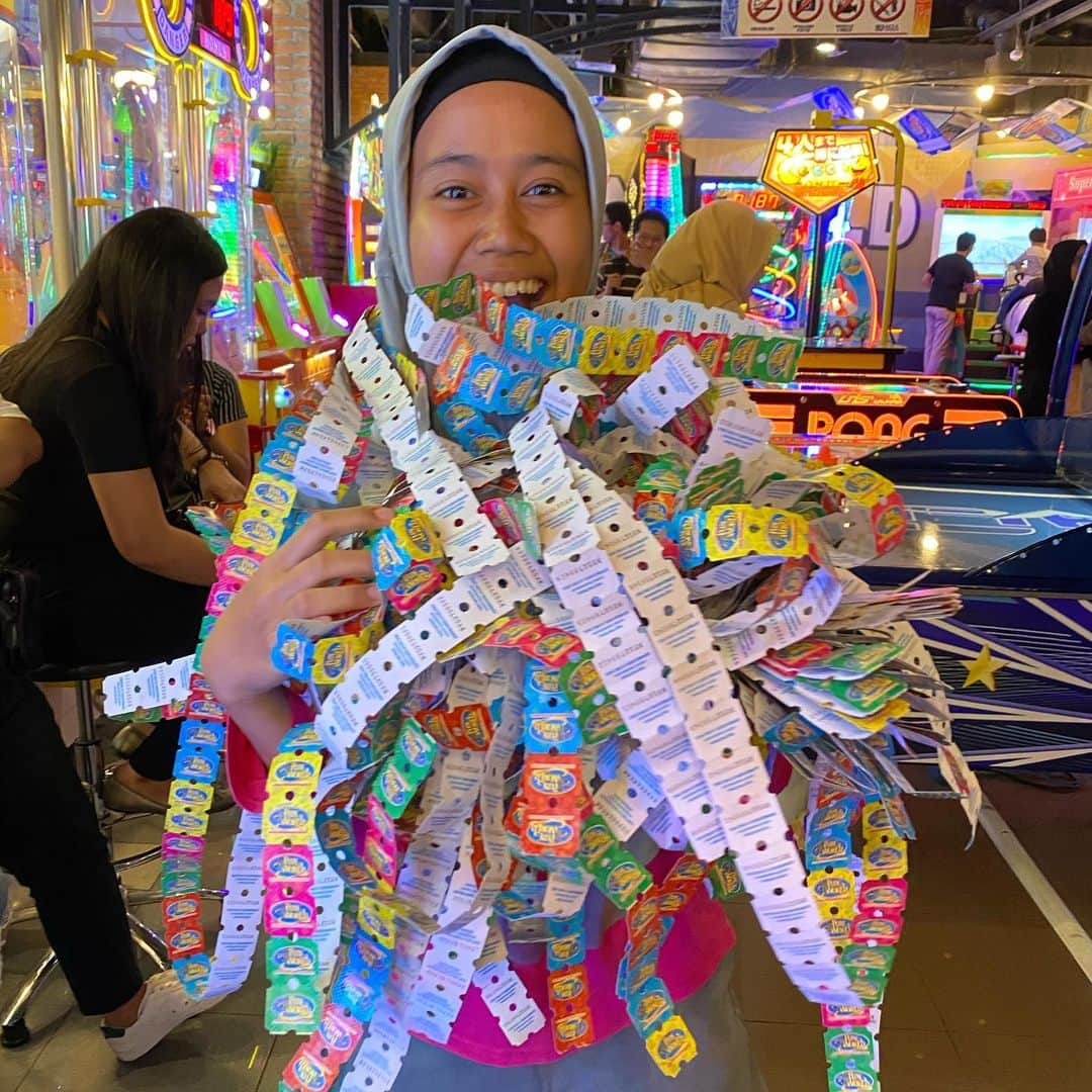 ジェシカ・イスカンダルさんのインスタグラム写真 - (ジェシカ・イスカンダルInstagram)「Rekor 12x jackpots 300tickets!! Total main today 4968tickets!! Aku tantang @richo_kyle」2月23日 20時19分 - inijedar