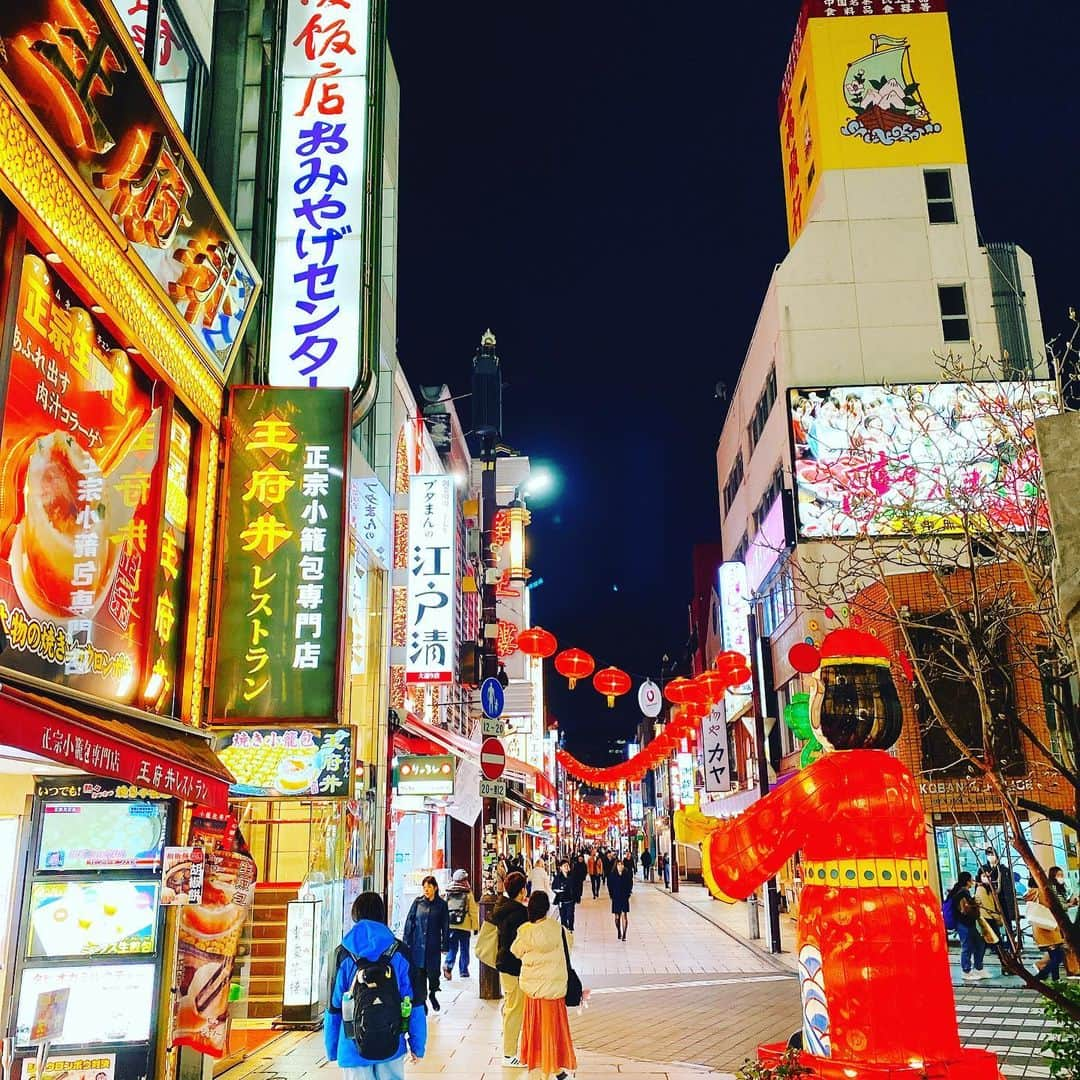 内田滋さんのインスタグラム写真 - (内田滋Instagram)「小林賢太郎さん『うるう』。 うるう年、4年に一度しかやらないお芝居。 4年前も観たはずだが、やはり、賢太郎さんの本や、芸や、アイデアやに感服。 素晴らしかった。 KAATだったから、開演前に中華街に行く。 10年前、宮川大輔さんと行った以来かもw」2月23日 20時19分 - shige_uchida