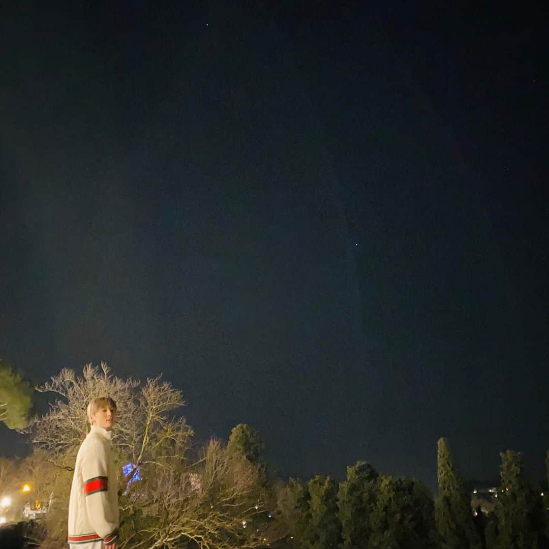ミンヒョン さんのインスタグラム写真 - (ミンヒョン Instagram)「빛을 내는 중✨」2月23日 20時42分 - optimushwang