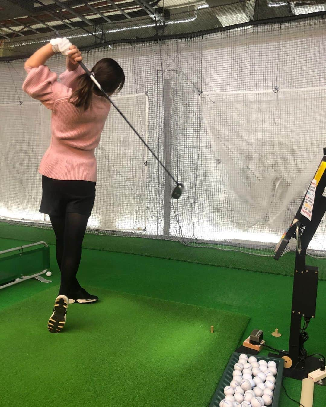 橋本真依さんのインスタグラム写真 - (橋本真依Instagram)「・﻿ ﻿ 先日 @tsgolfacademy さんで ウッドの練習してもらいましたっ✨﻿ いつも7ℹ︎で130くらいの私は﻿ 150〜160打てるものがなーーーい💦と嘆いてて。﻿ ﻿ ここで教えていただいたおかげでやっと﻿ 5番ウッドと仲良くなれてきました✨﻿ まだまだこれから練習して安定させていきます❣️﻿ ﻿ 　@tsgolfacademy さんありがとうございました😊・ ・ 「ジャックバニー✖️ドラえもん」﻿ 去年のコンペでいただいてから私のドライバーカバーでいつもお供してくれています💗﻿ ﻿ なんだか最近ドラちゃんグッズが増えがち❣️﻿ ﻿ BIGOライブでもこの子は登場するので﻿ よかったら皆さん遊びにきてね💗﻿ アプリダウンロードして﻿ ID hashimotomaiで出てきますっ✨﻿ ほぼ毎日配信中なので、サクッとコメントしに﻿ 遊びにきてくれるだけで嬉しいです😆﻿ ﻿ ﻿ ﻿ ﻿ ﻿ #女子力ねーさん#ドラちゃん#ドラえもん#ジャックバニー#ゴルフ#女子ゴルフ部#ゴルフねーさん#ゴルフバカ#ゴルフレッスン#シュミレーションゴルフ#ゴルフ上手くなりたい#ゴルフ三昧#ゴルフ日記#インスタゴルフ#100切りたい#golf#golfswing#golflesson﻿ #ティーズゴルフアカデミー #ゴルフレッスン #中目黒ゴルフ #ゴルフ女子pr #コラボベース #pr﻿ #happy#smile#love#peace#lucky#tbt#l4l」2月23日 20時43分 - hashimotomai430