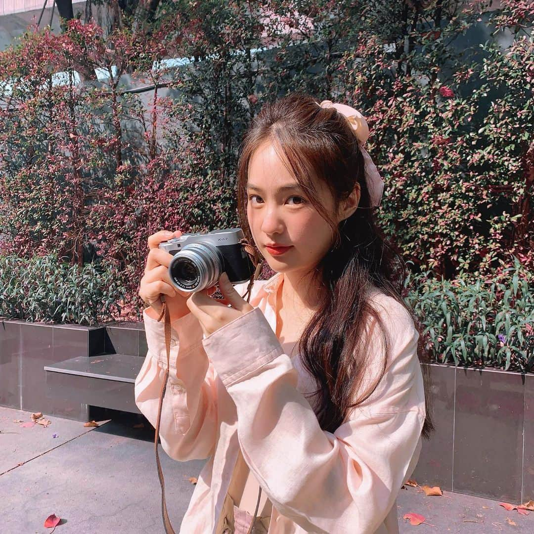 PIMTHAさんのインスタグラム写真 - (PIMTHAInstagram)「💘 ก่อนเปลี่ยนเลนส์ต้องตบไฟเลี้ยวป่ะค๊าบ #fujixa7」2月23日 20時49分 - pimtha