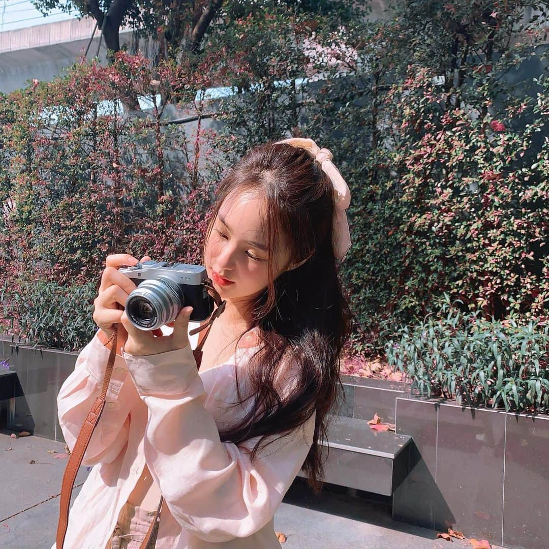 PIMTHAさんのインスタグラム写真 - (PIMTHAInstagram)「💘 ก่อนเปลี่ยนเลนส์ต้องตบไฟเลี้ยวป่ะค๊าบ #fujixa7」2月23日 20時49分 - pimtha