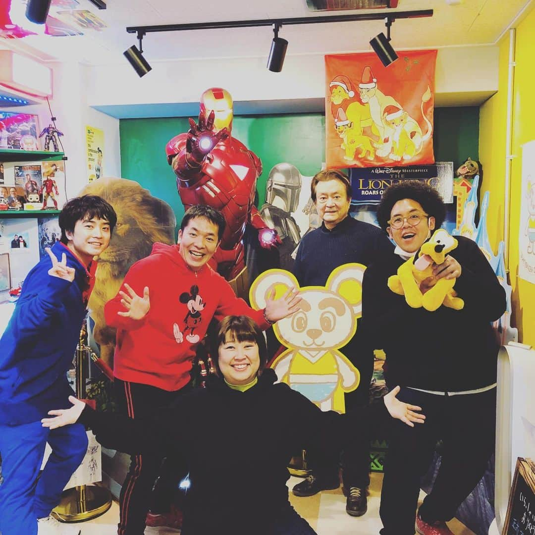 大和田健介さんのインスタグラム写真 - (大和田健介Instagram)「#新横浜　#アソビバtoyscafe に #ディズニー　パークの王子様💕🌞🌞 #うえちゃん　が　アソビに来てくれました❗️❗️ #横浜アリーナ　で開催した #美女と野獣　コンサートの帰りに よってくださったみたい🌞💕💕💕💕 #まんぷくフーフ　のお二人も きてくださいました🌞🌞🌞🌞 アソビバtoyscafe の　#ライオンキング #ムファサ　と　#うえちゃん はじめて対面できました💕💕🌞 #冨田佳輔　も　ご縁をありがとう😊  #うえっこ #大和田伸也　と　#大和田健介　#まゆくーまん  #アソビバトイズカフェ #disney #ディズニーパーク #ディズニーランド　#ディズニーシー #dオタ　#カフェ　#喫茶店 #おもちゃカフェ　#スターウォーズ 　#アイアンマン　 #仮面ライダーゼロワン 🟡🟡🟡🟡🟡 #映画カフェ #アメコミ　#アソビバ #toys」2月23日 21時01分 - oowada_kensuke