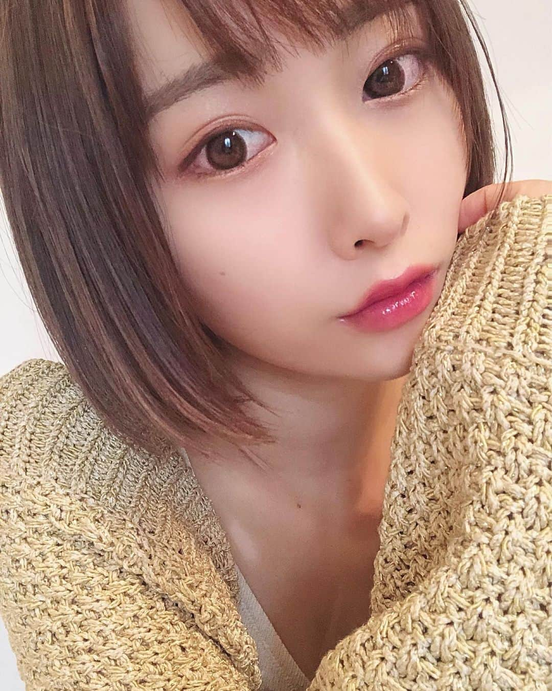 島田玲奈さんのインスタグラム写真 - (島田玲奈Instagram)「. @ginzastefany のSuhadabiシリーズがリニューアルしたので、さっそく今月使ってみてます！ . 「ベビーコラーゲンEX」「シフォンセラミド」「オーロラヒアルロン酸」という3大美肌成分を含んでいるそうです😳 . サイエンス&ボタニカルの美肌再生力に着目して作られているので、肌が本来の美しさを高めてくれるとのこと…❤️ . クリームが朝も使えるんだけど、しっかり保湿しながらも化粧よれしなくて、めっちゃいい好き。 . あと、最近 @a_clinic_ginza で念願のスマイルリップしてきて、唇が程よくふっくらしてくれて口角も上がった見て〜🥰 . #銀座ステファニー #Suhadabi #素肌美 #基礎化粧品 #スキンケア #PR #スマイルリップ #aclinic #ラシャスリップス #美容 #古谷哲也」2月23日 21時14分 - smd_rn321