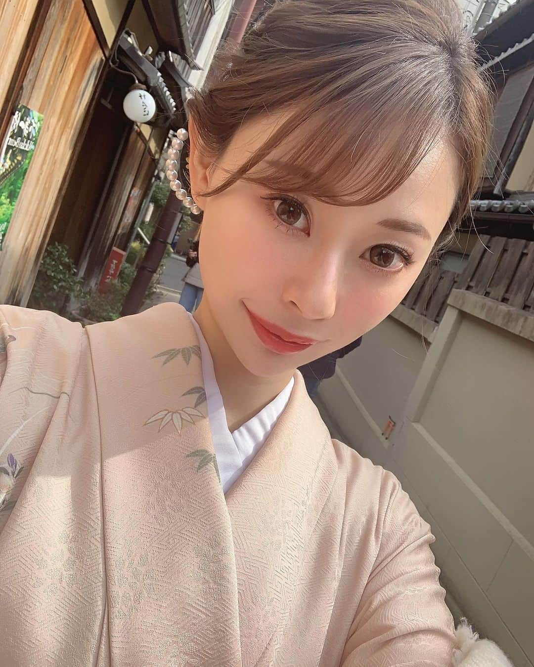 karen okajimaさんのインスタグラム写真 - (karen okajimaInstagram)「ㅤㅤㅤ ㅤㅤㅤ  こないだの着物素敵だったぁ👘✨ ㅤㅤㅤ  マツエクはいつもteenkarbelさん❤️ 自然でお気に入り🥺✨ いつもありがとうございます✨ Twitterでこの写真が好評やったから こっちのせたよ😍✌️💓 Twitterもフォローしてくれてる人すき💞  ㅤㅤ ㅤㅤㅤ  #teenkarbel#eyelash#ティーンカーベル#マツエク#まつ毛エクステ#下まつげ#ホームサロン#南船場#心斎橋 #岡島かれん #着物 #kimono #訪問着 #京都 #kyoto」2月23日 21時14分 - karenokajima0318