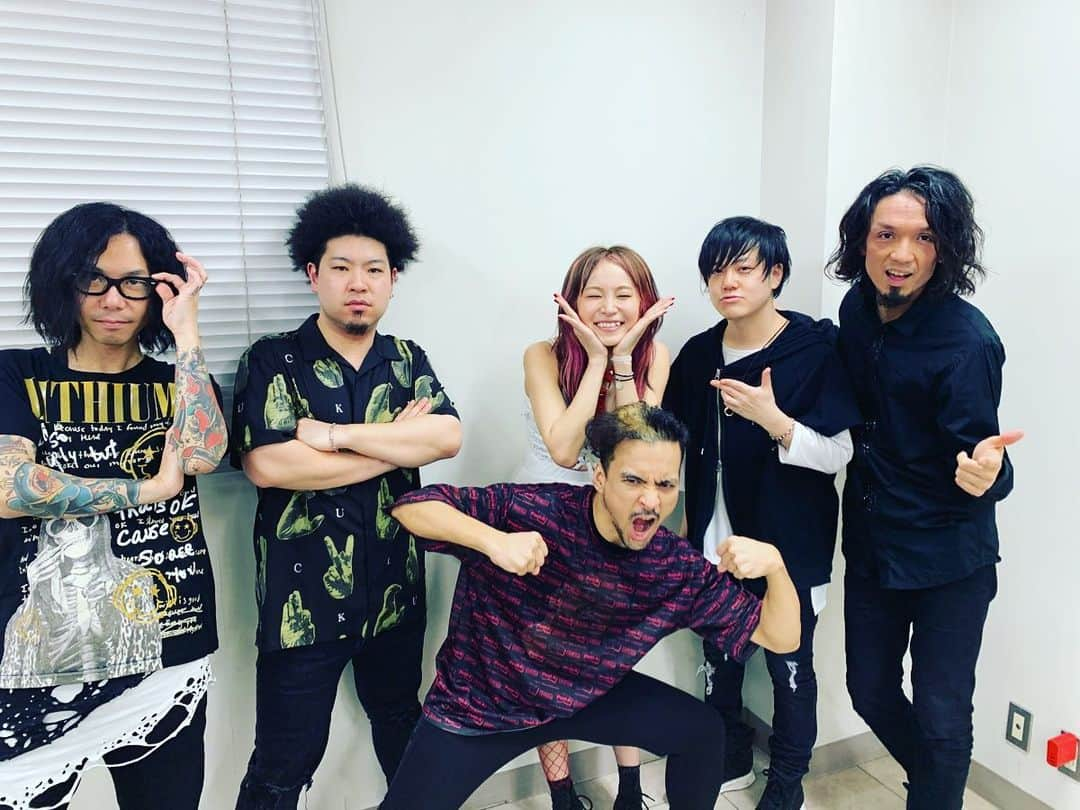 LiSAさんのインスタグラム写真 - (LiSAInstagram)「SiM 「THE EYEWALL NIGHT vol.2」@福岡国際センター　 感慨深く、最高に楽しく、幸せな日でした。この日に混ぜてくれたSiM様、今日を選んでくれた皆様。それからTHE ORAL CIGARETTES様。ありがとうございました。 #手洗いうがいするんだよ　 #エロかっこいい召喚 #SiM #THEORALCIGARETTES」2月23日 21時28分 - xlisa_olivex