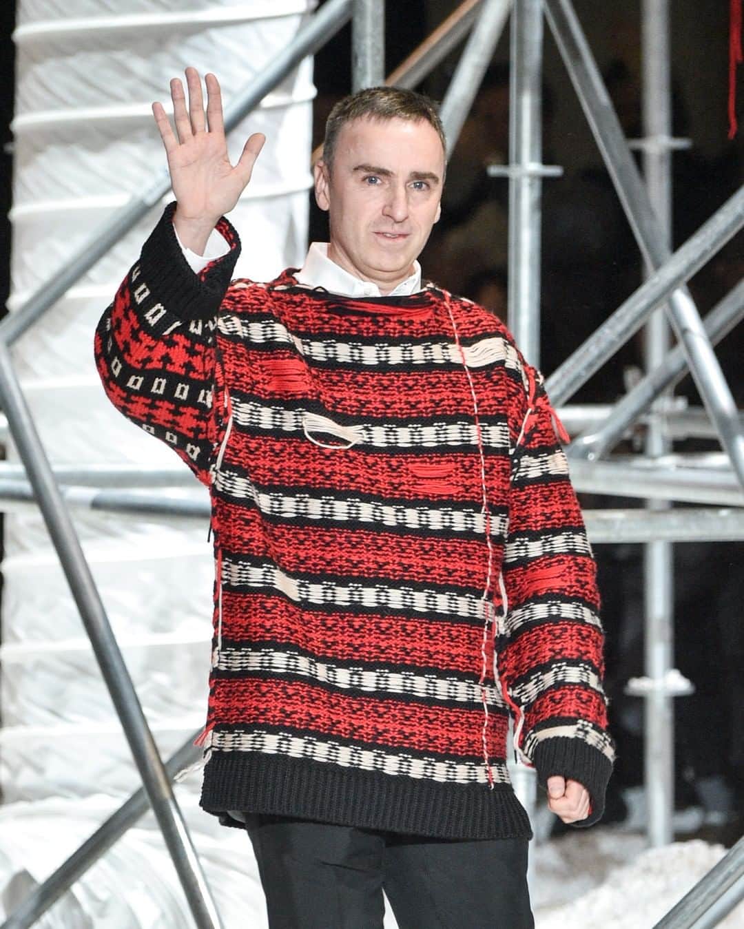 HYPEBEASTさんのインスタグラム写真 - (HYPEBEASTInstagram)「@hypebeaststyle: Raf Simons has officially been announced as Co-Creative Director of @prada. The Belgian designer is the first person outside of the Prada family to lead the house and will work alongside Miuccia Prada, with “equal responsibilities for creative input and decision-making” between the pair. Head to the link in our bio for more details. ⁠ Photo: Peter White/Getty Images」2月23日 21時21分 - hypebeast