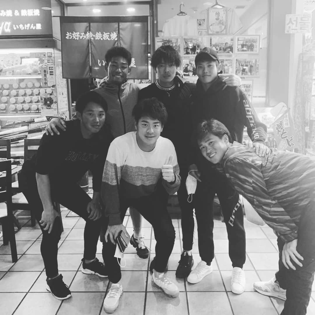 鈴木翔太さんのインスタグラム写真 - (鈴木翔太Instagram)「今日もありがとうございました😊  あと少しキャンプ頑張りましょね〜！！ #又吉克樹#岡田俊哉#西川健太郎#木下雄介#岡野祐一郎#鈴木翔太」2月23日 21時20分 - suzukishota99