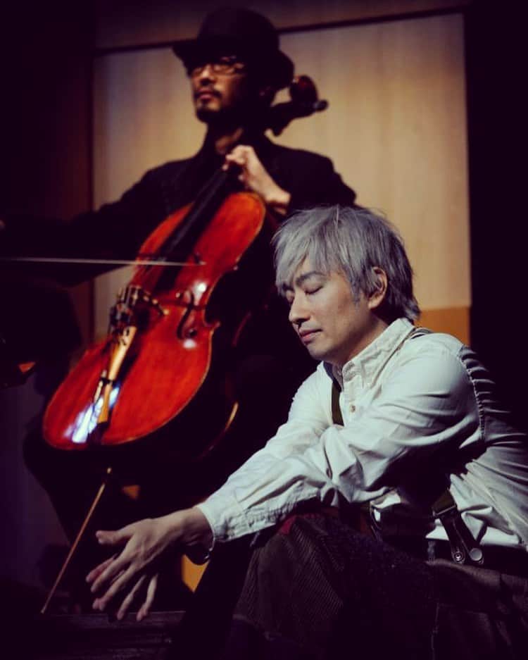 雅原慶さんのインスタグラム写真 - (雅原慶Instagram)「うるう ‪#小林賢太郎 さん脚本、演出、出演の #うるう 観劇。 . やられたぜ。 お話はもちろん、美術や音楽や照明など、細部の細部まで計算しつくされていて、とっても芸術的なのに、くだらなくて(褒めてます)こんなに笑える芝居は唯一無二！ #徳澤青弦 さんが奏でるチェロの音にも心奪われました。 . 賢太郎さん、ありがとうございました。大尊敬です。‬」2月23日 21時36分 - kei_miyahara