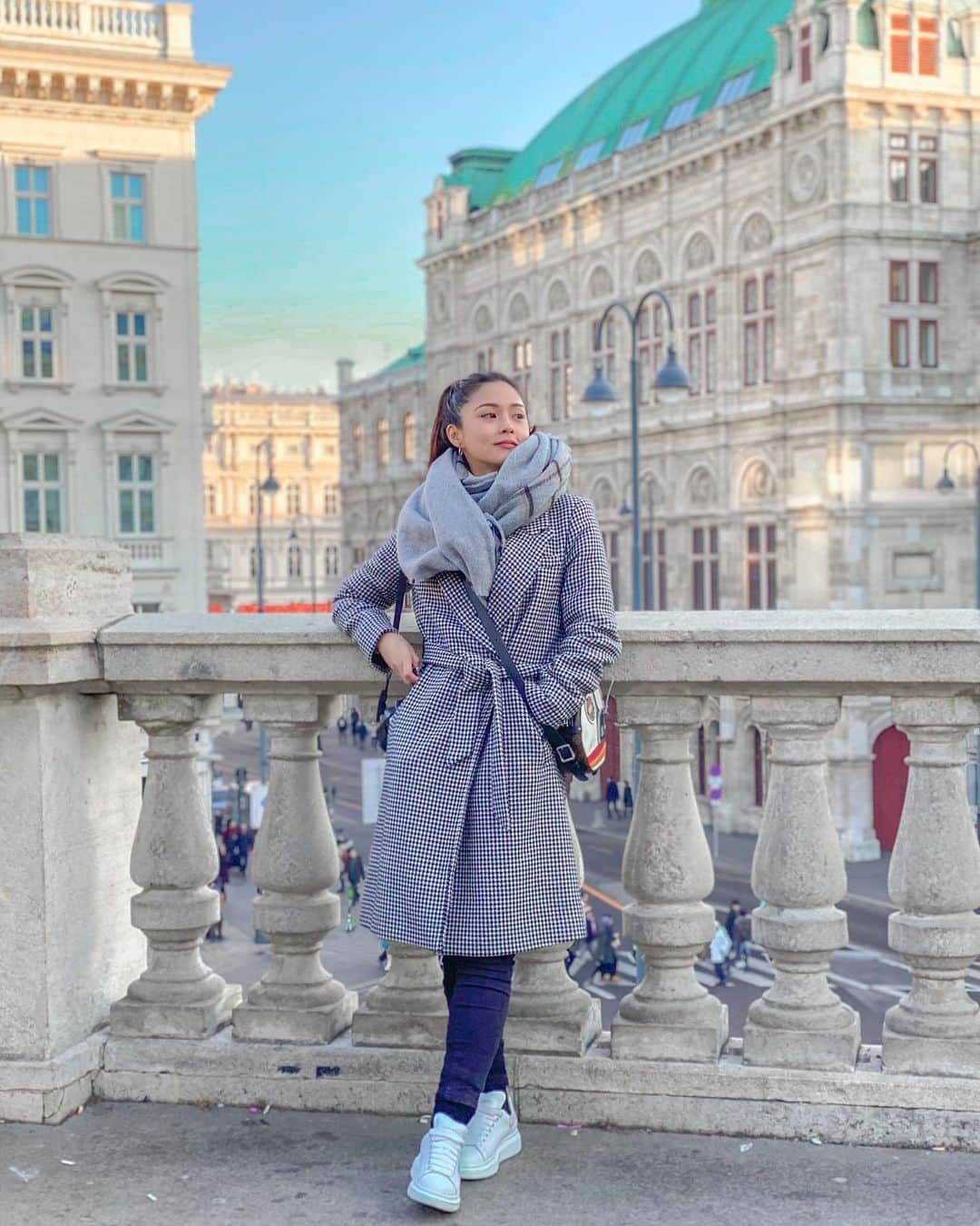 Kim Chiuさんのインスタグラム写真 - (Kim ChiuInstagram)「🇦🇹 Vienna Vlog now up on my channel!!! A beautiful city indeed!! Definetly not the last time ill be visiting this place!!!!❤️ #ootdksyc #Chiurista click the link on my bio to check out the full video!!!😉👍🏻 danke schön !!! . . . Last photo is @xianlimm taking a jumpshot of me!!!😅🙈」2月23日 21時31分 - chinitaprincess