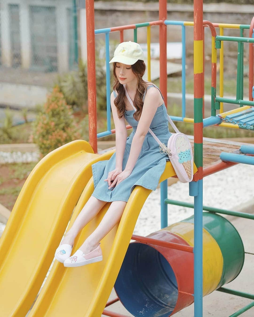 エリッサ・ヤマダのインスタグラム：「Forever #kidult 🤸🏻‍♀️ wearing @lzzieofficiel denim dress and the cutest and super comfy slip-ons from @elisalitz (swipe to say hi to #LittleTwinStars! 😍) . Anyway, you can now enjoy a bundle price of $158 when you purchase 2 pairs of @elisalitz shoes at their online and retail store! 💖 #elisalitz #ootd」