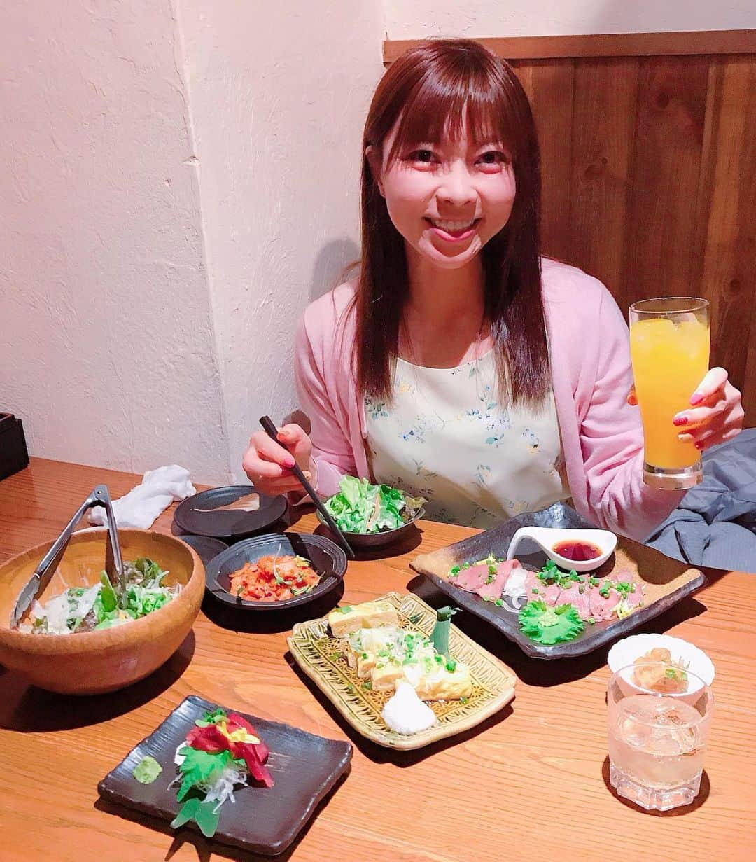 DJ MIYAさんのインスタグラム写真 - (DJ MIYAInstagram)「こんばんはぁー❤️「個室×名物鶏料理 とりせん 立川本店」美味しい 料理を色々と食べてきたよ～～！！❤️ .  立川駅北口からもすぐでわかりやすいですね☆彡💗 . .  鶏肉料理から、お刺身、石焼ビビンバやチヂミなどの韓国料理もメニューにあり嬉しいですねー！💗 「高尾の天狗」という純米吟醸も、地元ならでは💗 . . ◎はちみつ梅酒 ロック 650 ◎韓国直送特選キムチ 380 ◎有機野菜のたっぷり温玉シーザーサラダ 890 ◎自家製出し巻き玉子 680 ◎まぐろ刺し 650円 ◎特選牛のウチモモの炙り  1日5人前限定のお料理でーすー！ 1080 . ◎タコの唐揚げ  揚げたての活き活きとしたたこがめっちゃ美味しいー！！！(^ ^) . ◎手作り韓国風ピリ辛チヂミ  880円 . .  とりせん 立川で検索してね! ごちそうさまでしたぁ＾０＾ Casting By @woomy.restaurant . . .  #PR #立川　#立川居酒屋　#立川駅　#東京グルメ #居酒屋グルメ　#グルメ女子　#グルメ　#ブロガー #旅インスタグラマー　#インスタグラマー　#インフルエンサー #TACHIKAWA #立川市　#今日のメイク　#居酒屋さん　#今日のディナー #個室居酒屋　#立川駅北口　#今日のファッション　#ファッションコーデ #モデル　#フィットネス女子　#今日のコーデ　#とりせん #食レポ　#食べログ　#旅好き女子 #立川ディナー  #グルメ探検」2月23日 22時10分 - dj_miya