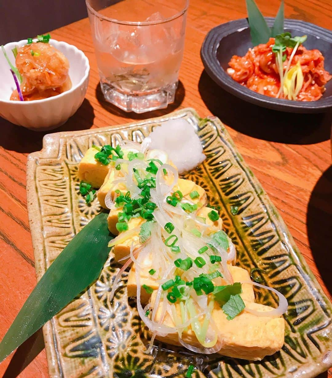 DJ MIYAさんのインスタグラム写真 - (DJ MIYAInstagram)「こんばんはぁー❤️「個室×名物鶏料理 とりせん 立川本店」美味しい 料理を色々と食べてきたよ～～！！❤️ .  立川駅北口からもすぐでわかりやすいですね☆彡💗 . .  鶏肉料理から、お刺身、石焼ビビンバやチヂミなどの韓国料理もメニューにあり嬉しいですねー！💗 「高尾の天狗」という純米吟醸も、地元ならでは💗 . . ◎はちみつ梅酒 ロック 650 ◎韓国直送特選キムチ 380 ◎有機野菜のたっぷり温玉シーザーサラダ 890 ◎自家製出し巻き玉子 680 ◎まぐろ刺し 650円 ◎特選牛のウチモモの炙り  1日5人前限定のお料理でーすー！ 1080 . ◎タコの唐揚げ  揚げたての活き活きとしたたこがめっちゃ美味しいー！！！(^ ^) . ◎手作り韓国風ピリ辛チヂミ  880円 . .  とりせん 立川で検索してね! ごちそうさまでしたぁ＾０＾ Casting By @woomy.restaurant . . .  #PR #立川　#立川居酒屋　#立川駅　#東京グルメ #居酒屋グルメ　#グルメ女子　#グルメ　#ブロガー #旅インスタグラマー　#インスタグラマー　#インフルエンサー #TACHIKAWA #立川市　#今日のメイク　#居酒屋さん　#今日のディナー #個室居酒屋　#立川駅北口　#今日のファッション　#ファッションコーデ #モデル　#フィットネス女子　#今日のコーデ　#とりせん #食レポ　#食べログ　#旅好き女子 #立川ディナー  #グルメ探検」2月23日 22時10分 - dj_miya