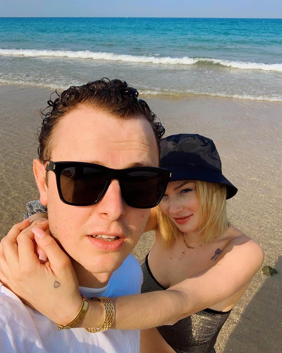 Norman Thavaudのインスタグラム：「Vamos a la playa 💦 À votre avis nous sommes à: A - Calais B - Quiberon C - Oman D - Châtelet Les Halles E - Sur un fond vert 🌞@albustanpalace.muscat」