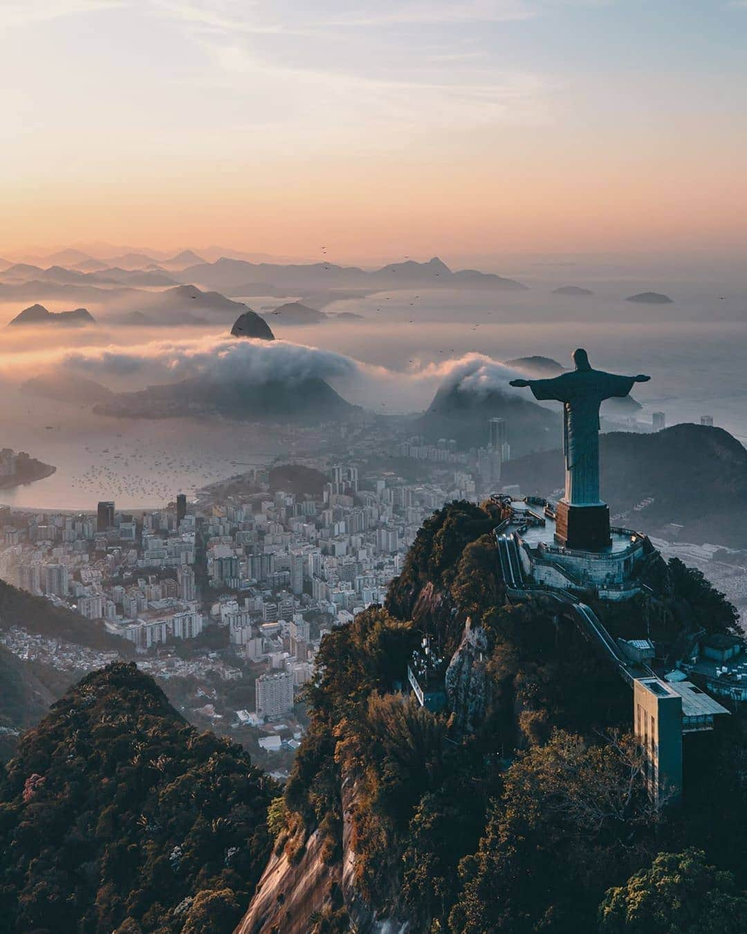 BEAUTIFUL DESTINATIONSさんのインスタグラム写真 - (BEAUTIFUL DESTINATIONSInstagram)「The Christ the Redeemer statue looking over Rio de Janeiro. ⛰️ It is positioned at the summit of Mount Corcovado and stands 98 feet tall! Have you visited the iconic statue yet? Let us know what you thinking the comments! (📸: @matiasderada 📍: Christ the Redeemer, Rio de Janeiro, Brazil)」2月23日 22時16分 - beautifuldestinations