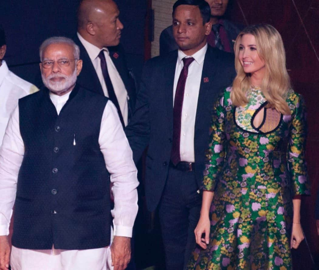 イヴァンカ・トランプさんのインスタグラム写真 - (イヴァンカ・トランプInstagram)「Two years after joining @narendramodi at the Global Entrepreneurial Summit in Hyderabad, I am honored to return to India with @POTUS and @FLOTUS to celebrate that the grand friendship between the world’s two largest democracies has never been stronger! 🇺🇸 🇮🇳」2月23日 22時17分 - ivankatrump