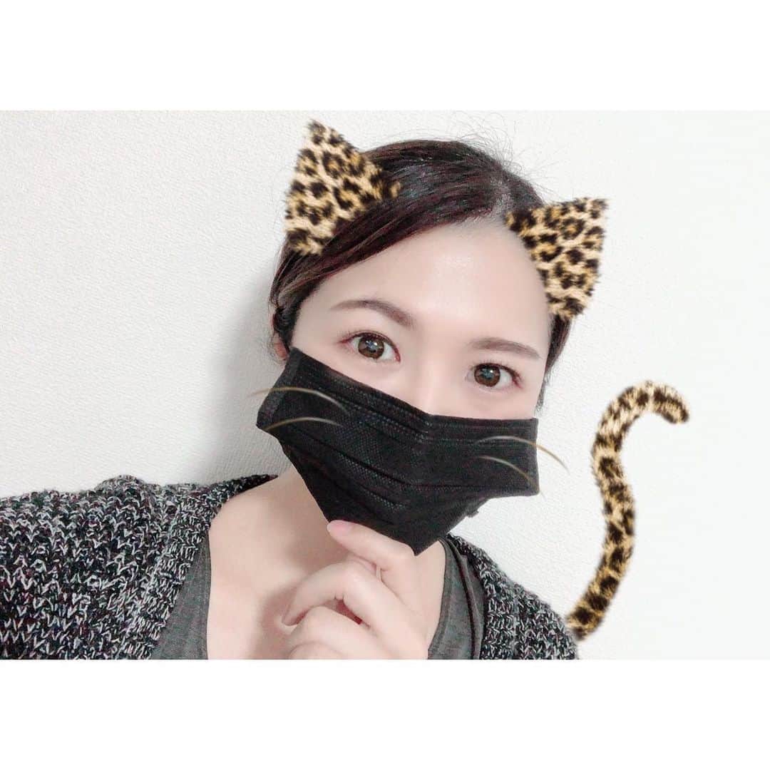 福咲れんのインスタグラム：「はじめての黒マスク。 いかちぃ〜〜 #黒マスク #コロナ #コロナ対策」