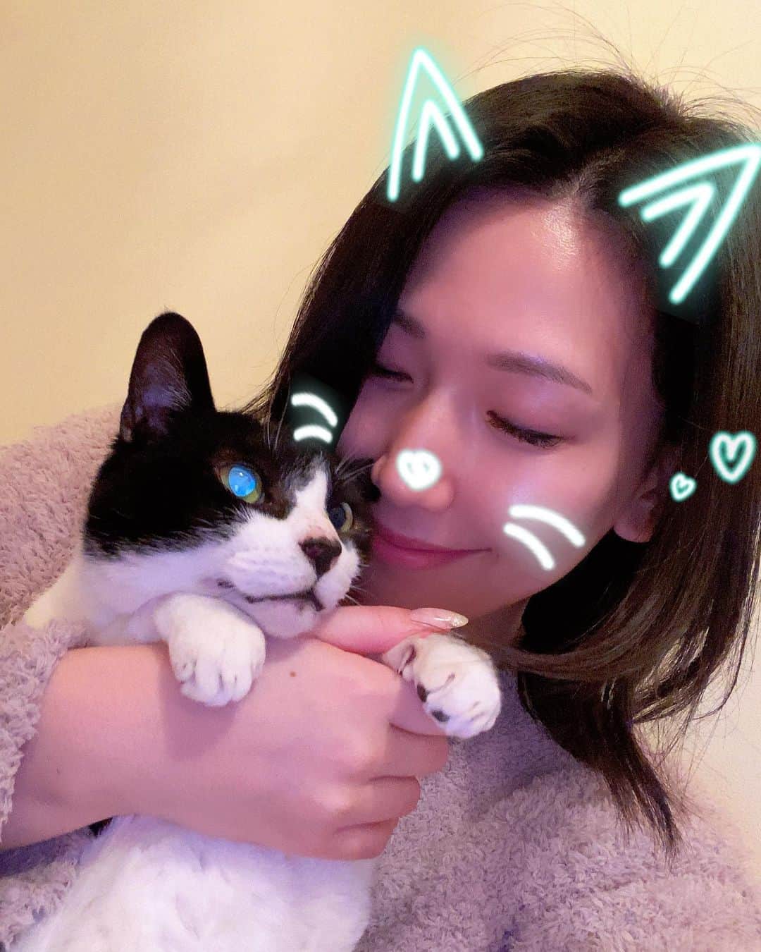 佐山愛のインスタグラム：「❤︎ ・ 25日(火) @roppongi_reddragon  出勤しまーーーす🍾 ・ みんな遊びに来てね❤️」