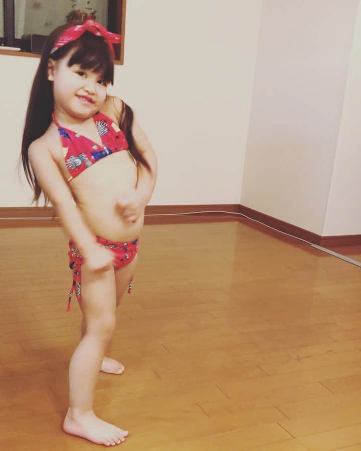 paulaのインスタグラム：「. 夏が待ちきれない。  #summer #danceingqueen  #ダンスが独特 #とうふさま #されるがまま」