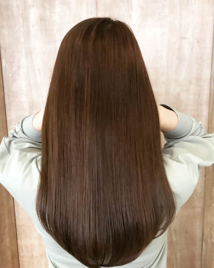 美馬怜子のインスタグラム：「さらさら艶々にしてもらったよ🥰💕 . 3週間に1度トリートメントすると調子いいなぁ🎵 . ストレートヘアが最近は1番好き💖 . #髪質改善トリートメント #shibuyalog2 #担当は沼口さん　#渋谷ヘアサロン」