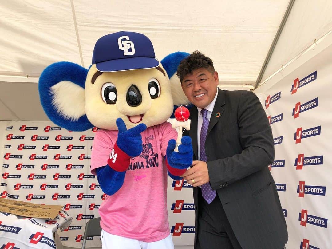 のインスタグラム：「Jスポーツさんで解説をさせていただきました！ . 沖縄キャンプにてドアラと再開⚾️ . #春季キャンプ #沖縄#中日ドラゴンズ#ドアラ」