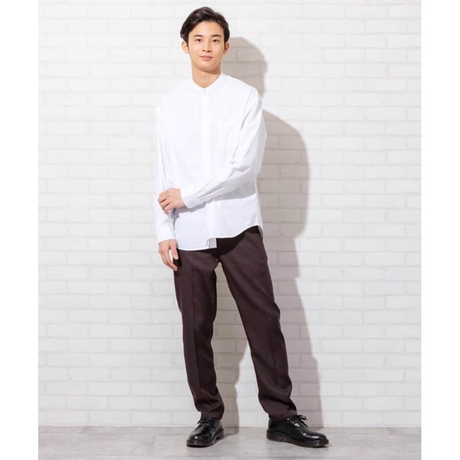coen コーエンさんのインスタグラム写真 - (coen コーエンInstagram)「【SPRING WORK STYLE】﻿ ﻿ ややゆとりのあるシルエットで、古着のような風合いが魅力的なバンドカラーシャツ👔 ﻿ インド綿を使用しており、ドライタッチで洗いざらしだような雰囲気です😉﻿ 羽織としてのスタイリングも、アウターの中にインナーとして着るのもおすすめです✨😊﻿ ﻿ ﻿ ・インドコットンバンドカラーシャツ ¥3,600+tax﻿ ﻿ ﻿ #coen #coen_official #men #newarrival #2020spring #bandcollar #bandcollarshirt #shirt #india #indiacotton #workstyle #コーエン #メンズ #2020春夏 #新作アイテム #バンドカラー #シャツ #バンドカラーシャツ #インドコットン #ワークスタイル」2月23日 22時49分 - coen_official