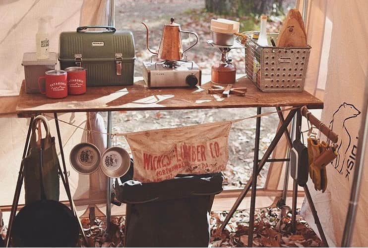 hinata_outdoorさんのインスタグラム写真 - (hinata_outdoorInstagram)「@yuuca__mpさんのpic✨⠀⠀⠀ ⠀⠀⠀⠀⠀⠀ ﻿ ヴィンテージ感のあるテーブルやアイテムと、ノルディスクのテントがとても合いますね☺️✨ ⠀⠀⠀⠀﻿ ～素敵なキャンプキッチン～⠀ キャンプで参考になる！アイテムがおしゃれに並べられた素敵なキャンプキッチンをお届けします🎵 ﻿ ⠀ ⠀⠀⠀⠀⠀ ⠀⠀⠀⠀⠀⠀⠀⠀⠀﻿ 🌳🌲🍁🌳🌲🍁🌳🌲🌳🌲🍁🌳🌳⠀⠀⠀⠀﻿ ⠀⠀⠀⠀﻿ #hinataoutdoor を付けて⠀⠀⠀﻿ アウトドアシーンを投稿してください😊⠀﻿ 素敵な投稿はリポストさせていただきます！﻿ ⠀⠀⠀⠀⠀⠀⠀⠀﻿ 🍁🌲🌳🌲🍁🌲🌳🌲🌳🍁🌲🌳🌳 ⠀⠀⠀⠀⠀⠀⠀﻿ ⠀⠀⠀⠀⠀⠀⠀⠀⠀⠀⠀⠀⠀⠀⠀⠀⠀⠀﻿ 🚙キャンプや山登りのアウトドア情報はプロフィールのURLから ➡ @hinata_outdoor⠀⠀⠀⠀⠀⠀⠀⠀⠀⠀⠀⠀⠀⠀⠀⠀⠀⠀﻿ ⠀⠀⠀⠀⠀⠀⠀⠀⠀⠀⠀⠀⠀⠀⠀⠀⠀⠀﻿ 🍖美味しそうなキャンプ料理の写真は➡️⠀⠀⠀⠀⠀⠀⠀⠀⠀⠀⠀⠀⠀⠀⠀⠀⠀⠀﻿ @hinata_gohan⠀⠀⠀⠀⠀⠀⠀⠀⠀⠀⠀⠀⠀⠀⠀⠀⠀⠀⠀⠀⠀⠀﻿ ⠀⠀⠀⠀⠀⠀⠀⠀⠀⠀⠀⠀⠀⠀⠀⠀﻿ #キャンプ #アウトドア #キャンプギア #アウトドアギア #キャンプ道具 #キャンプ場 #キャンプインテリア #キャンプ部 #ファミキャン #キャンプ初心者 #キャンプ収納 #キャンプ女子  #ソロキャンプ #グループキャンプ #グルキャン  #camp #outdoor  #冬キャンプ #アウトドアインテリア #ローカスギア #カラフシル #女子ソロキャンプ #女子ソロキャン #スタンレーランチボックス #スタンレー #ノルディスク #銅ケトル #ツーバーナー」2月23日 23時12分 - hinata_outdoor