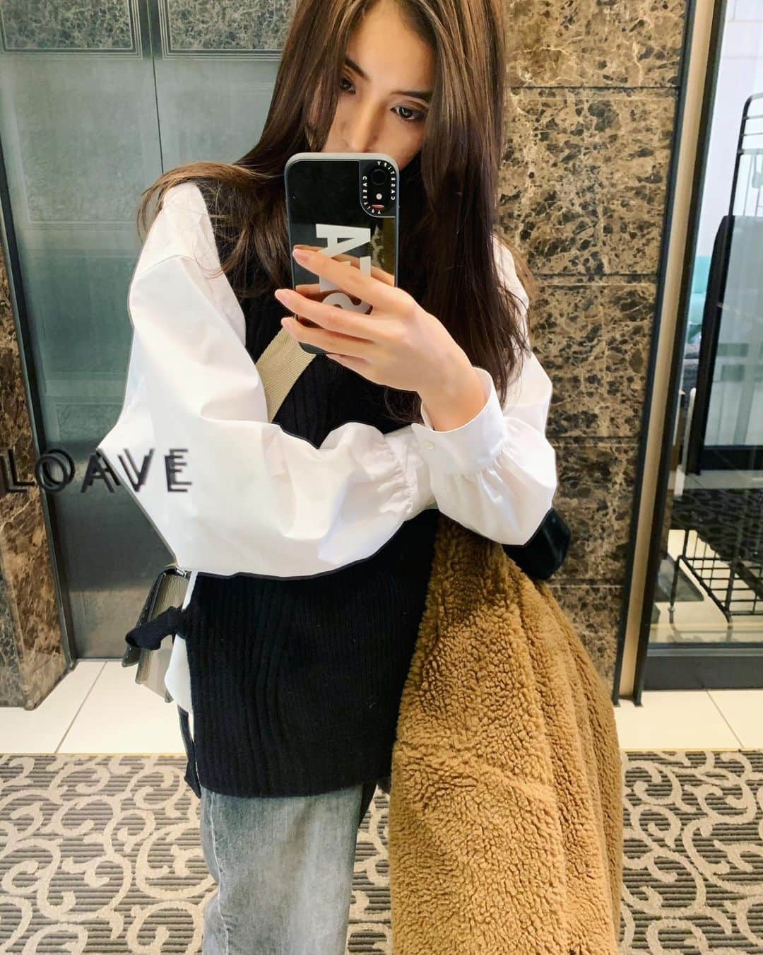 新木優子さんのインスタグラム写真 - (新木優子Instagram)「私服 coat : @murua_official  knit vest : @hm  shirt : @hyke_official  denim : @johnlawrencesullivan_official  shoes : @coach  bag : @fendi」2月23日 23時18分 - yuuuuukko_