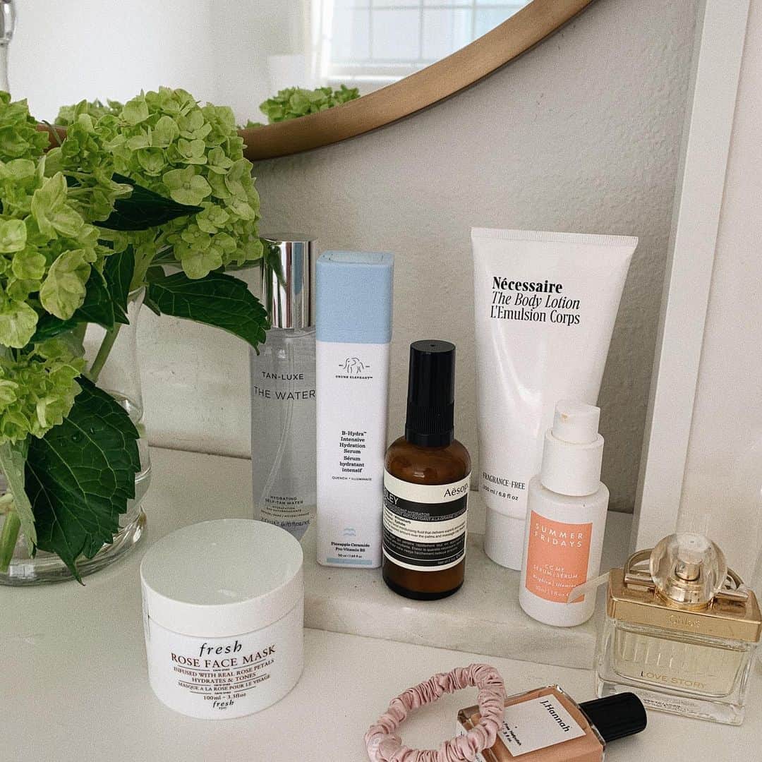 ダニエル・パナベイカーのインスタグラム：「Self care Sunday」