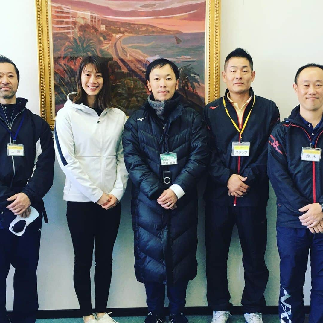 寺川綾さんのインスタグラム写真 - (寺川綾Instagram)「高松市市制施行130周年記念事業、高松スポーツ・健康感謝祭2020に参加させていただきました💡 スイムレッスンでは、およそ100人の子供たちと一緒にプールで楽しい時間を過ごしました🏊‍♂️🏊‍♀️ みんな真剣だし素直だし本当可愛い😍そして吸収力が素晴らしい👏子供たちの可能性は無限大ですね✨ レッスンの後は、スポーツ・健康感謝祭というだけあり、弓道、ボルダリング、卓球、バドミントン、カーリング、ボッチャなどなど、色んな体験をさせていただきました😁 その他にも、聖火のトーチの展示や、握力測定に柔軟性の測定も🎶ほんとに盛り沢山〜🤣 明日は筋肉痛ですね😎 こんなに1日で色んなスポーツを体験できて、皆んなで楽しめる😊こういう機会がもっともっと増えると嬉しいな🌞 お世話になった高松市の皆さん、関係者の皆さん、ありがとうございました🙏 #高松市 #スポーツ健康感謝祭2020 #ミズノ #スイムレッスン #スポーツ体験 #明日は筋肉痛になるでしょう💁‍♀️」2月23日 23時23分 - terakawaaya_official